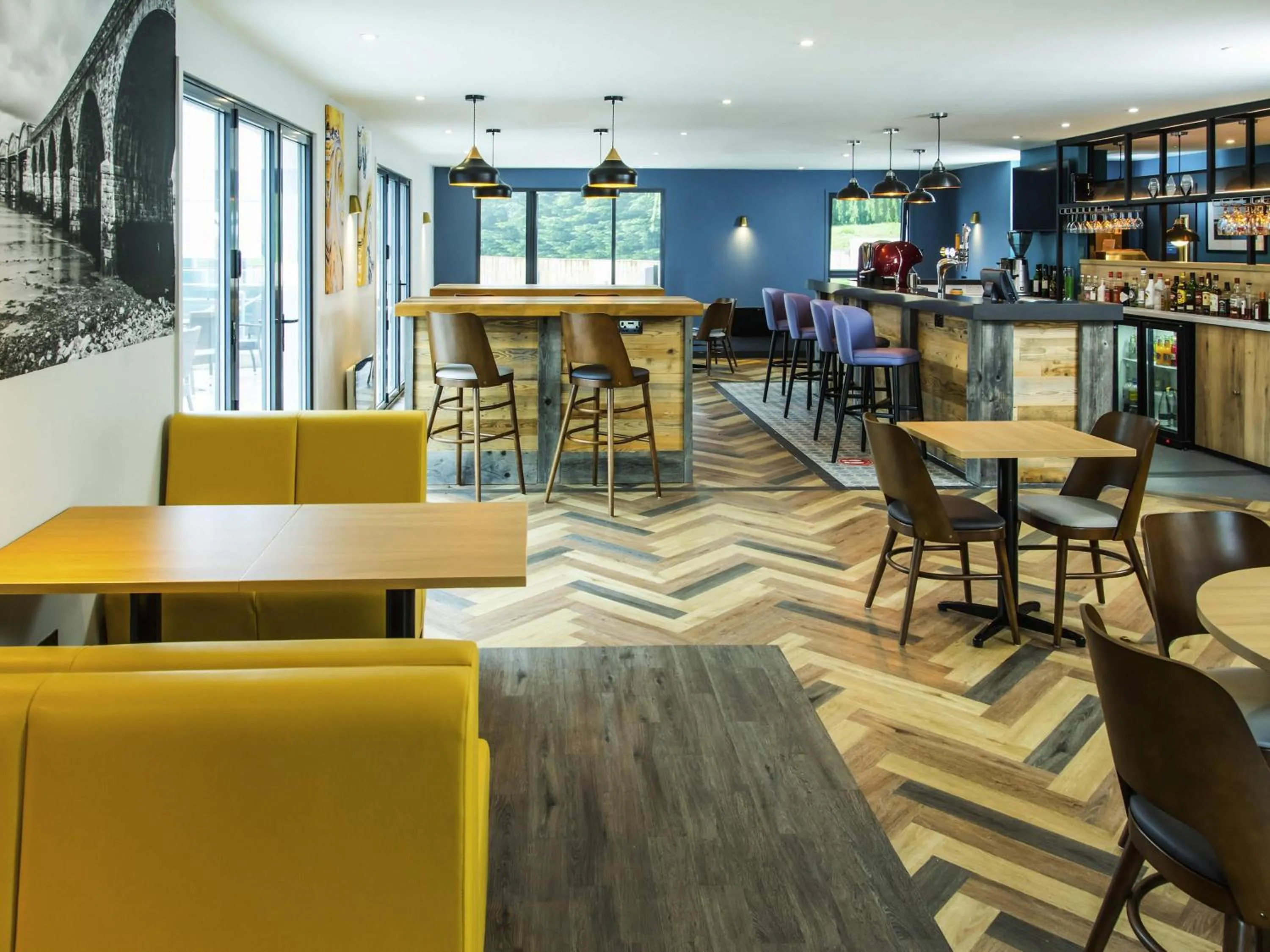 Restaurant/places to eat in ibis Plymouth