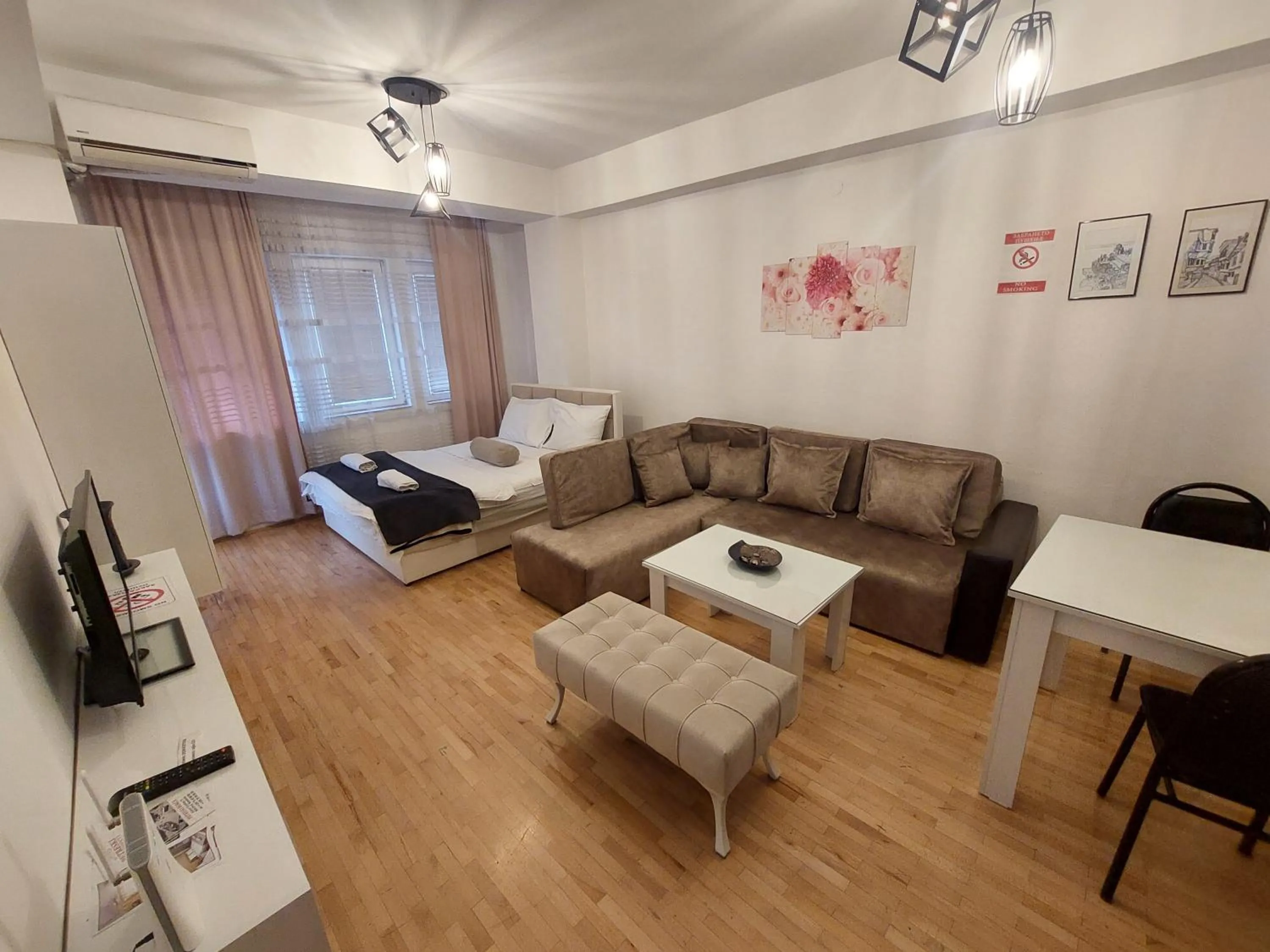 One-Bedroom Apartment with Balcony in Petreski Apartments 1