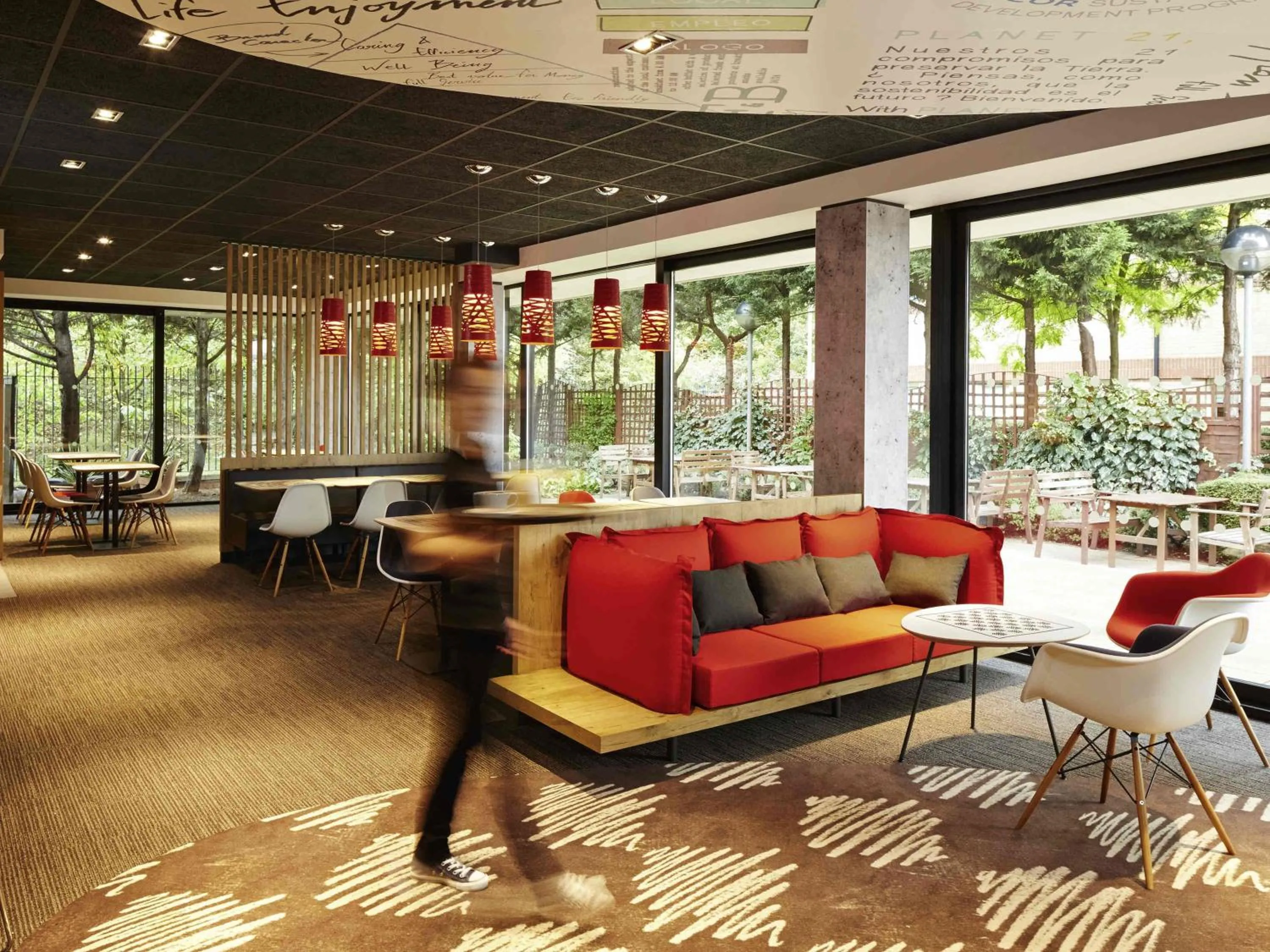 Restaurant/places to eat in ibis London Thurrock M25