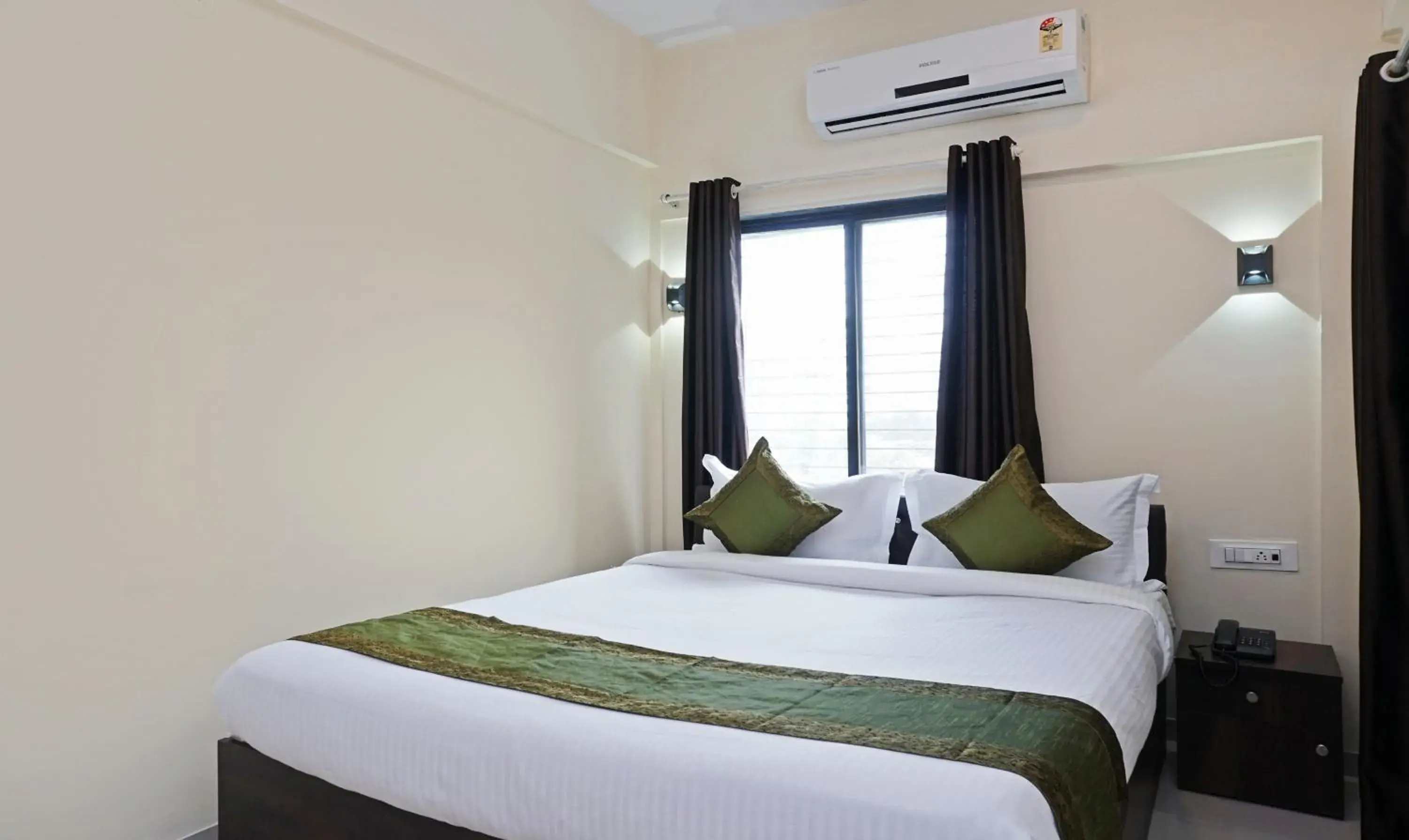 Deluxe Double Room - single occupancy in Treebo Lotus Baner Deluxe Double Room - single occupancy in Treebo Lotus Baner