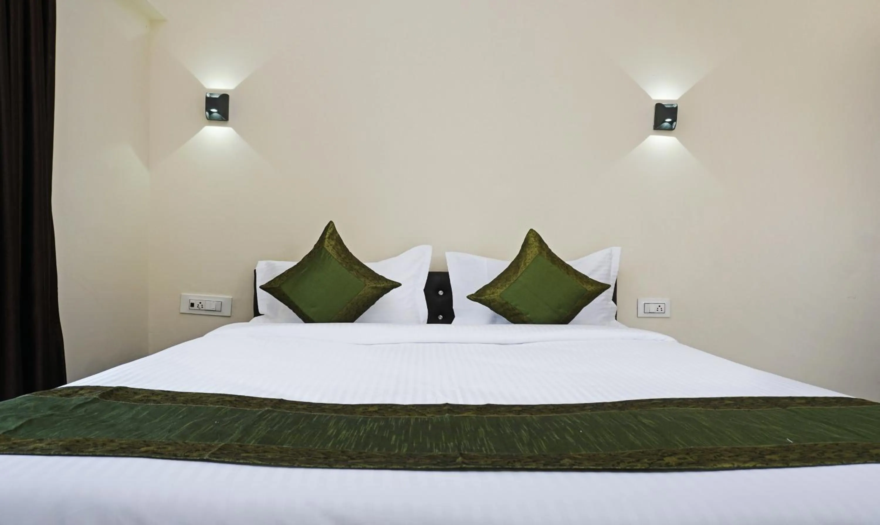 Bedroom, Bed in Treebo Lotus Baner