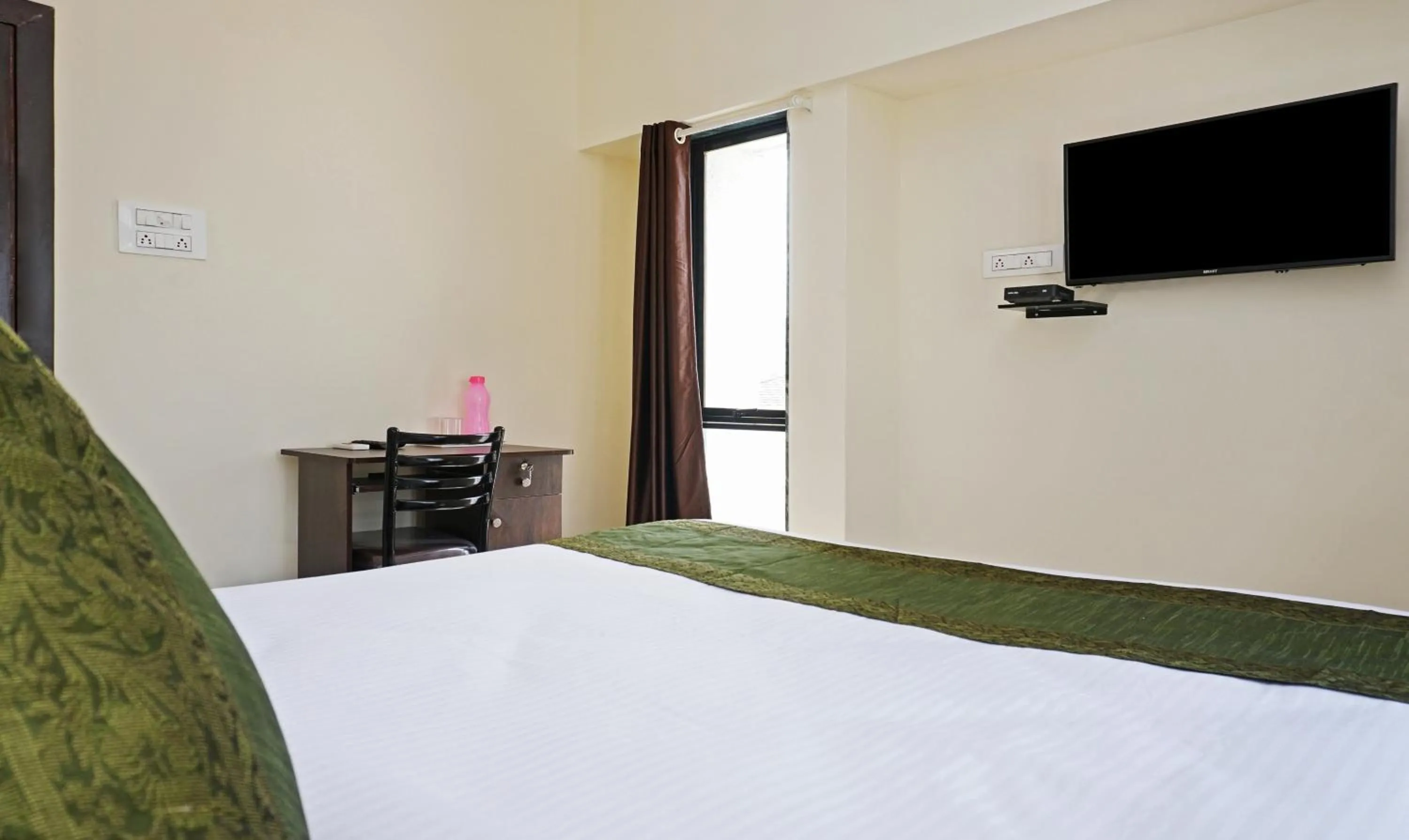 Bedroom, Bed in Treebo Lotus Baner