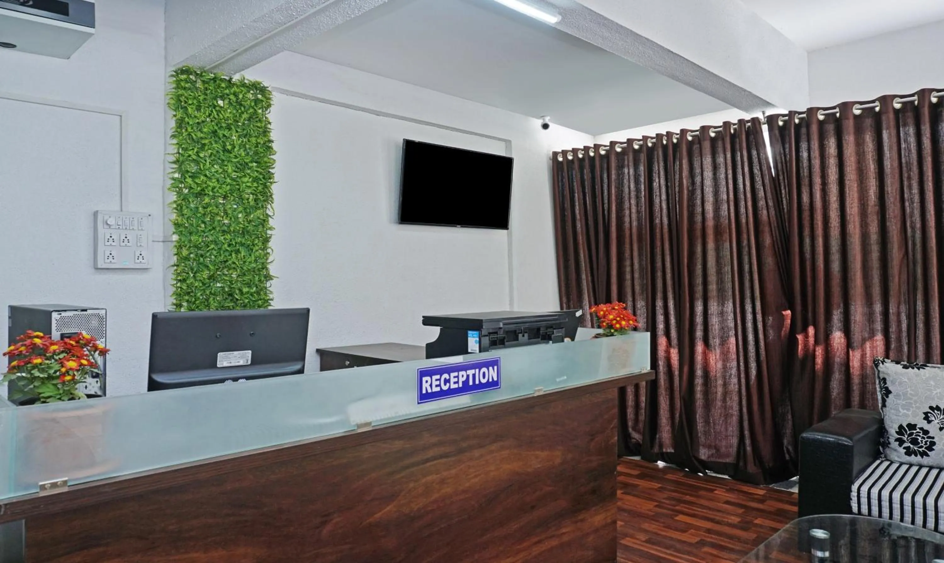 Lobby or reception in Treebo Lotus Baner