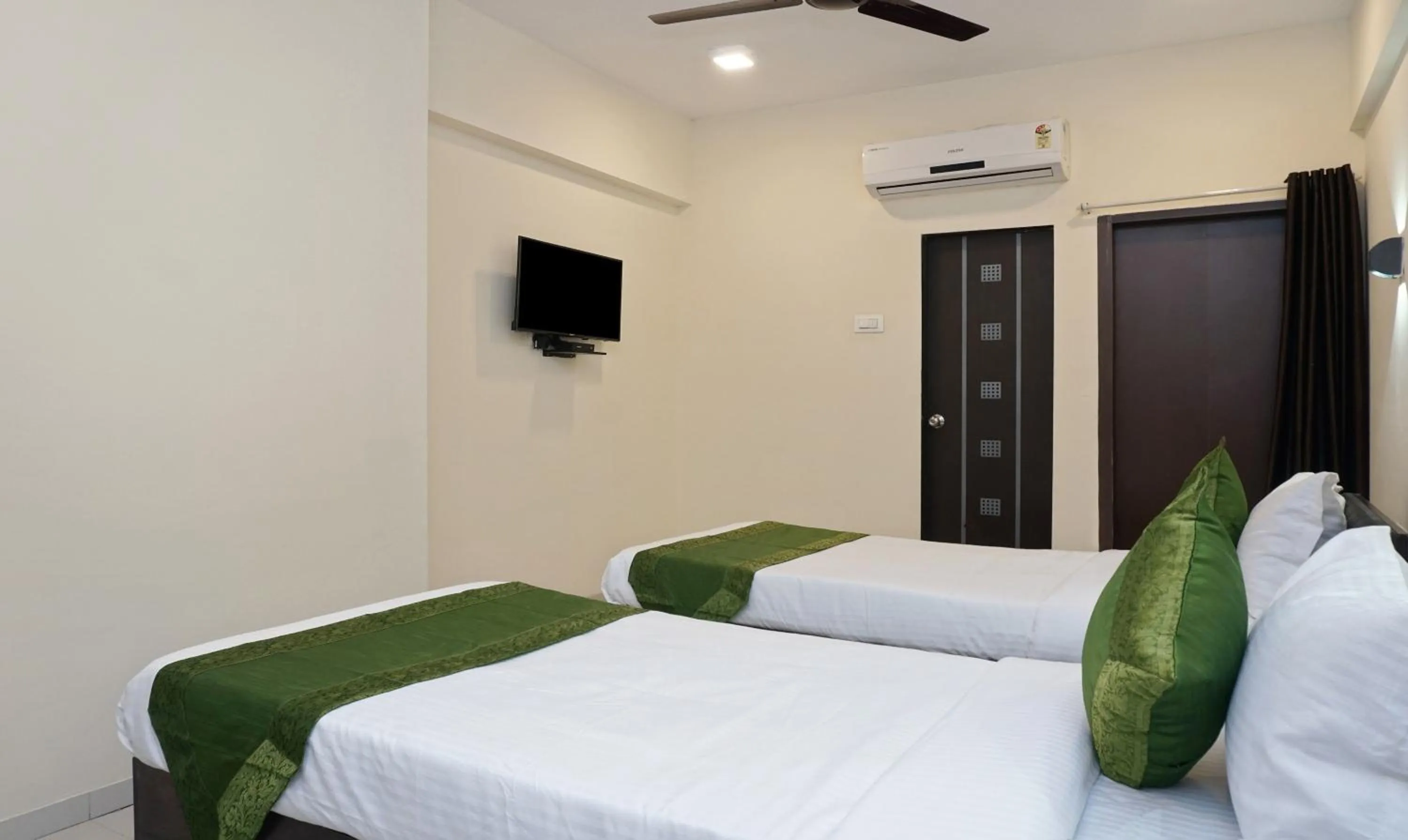 Bedroom, Bed in Treebo Lotus Baner