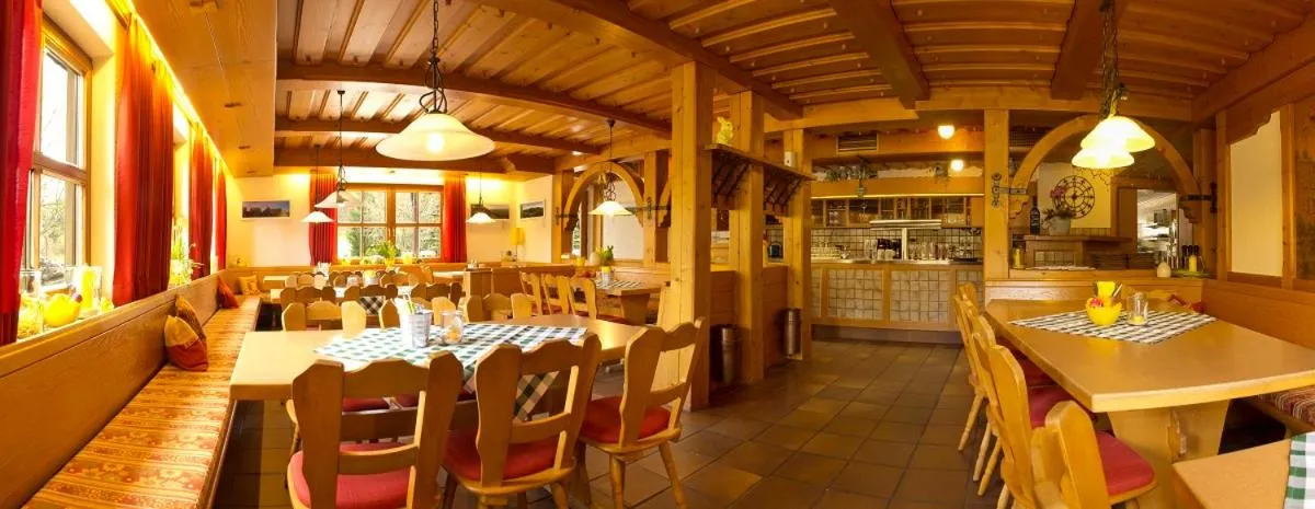 Restaurant/places to eat in Stahlecker Hof