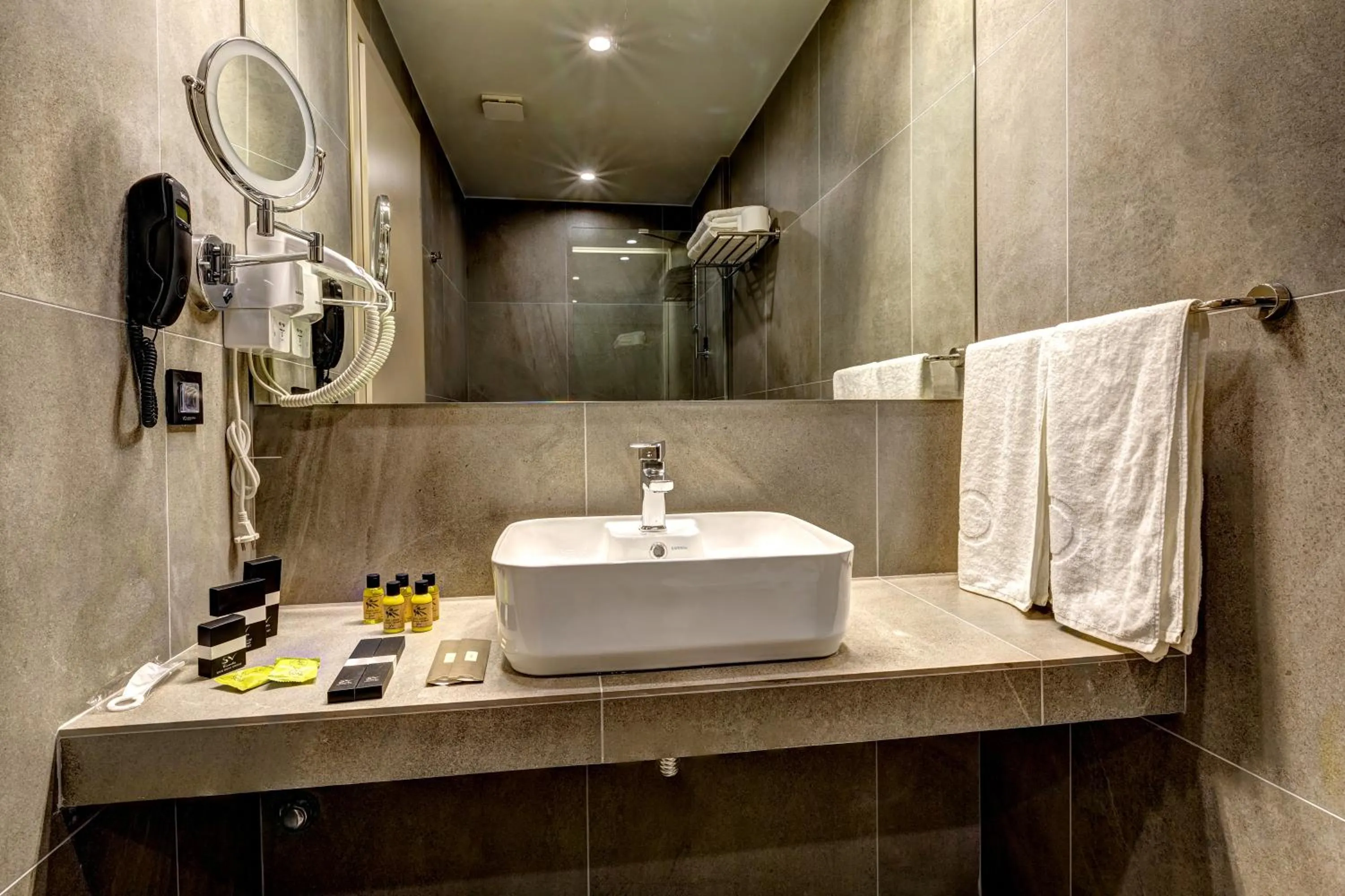 Bathroom in White Olive Elite Laganas