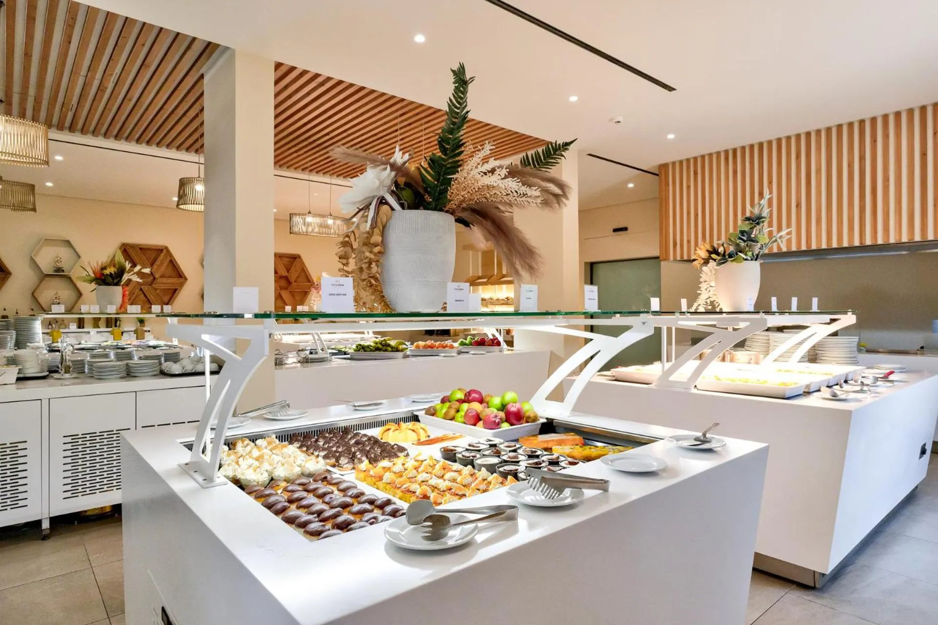 Food and drinks in White Olive Elite Laganas