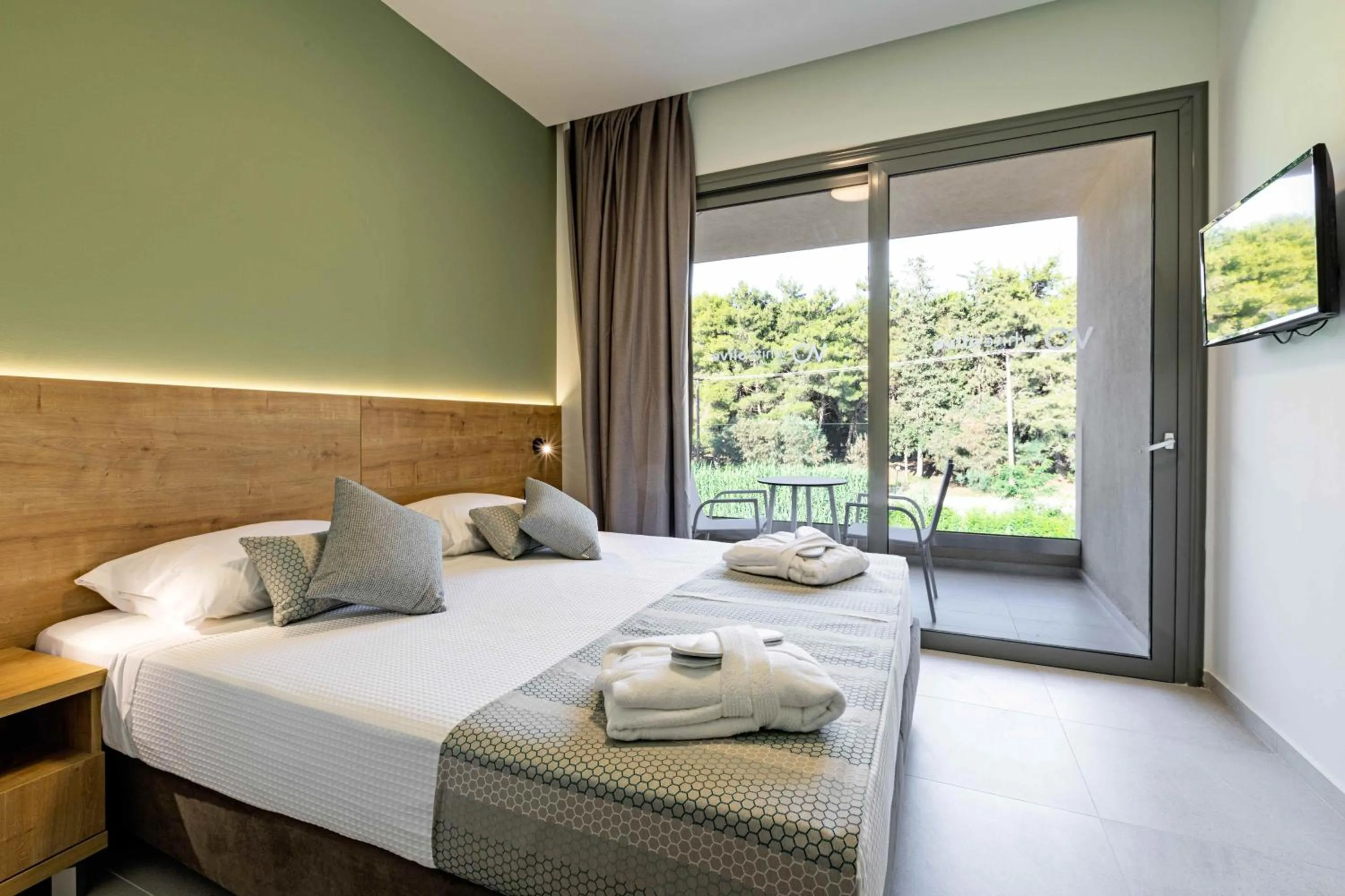 Photo of the whole room, Bed in White Olive Elite Laganas