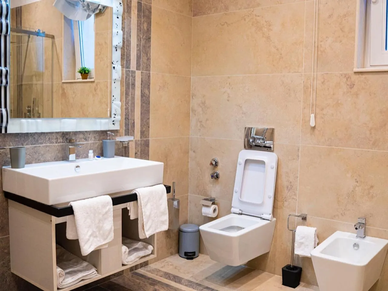 Toilet in Hotel Vila Tirana