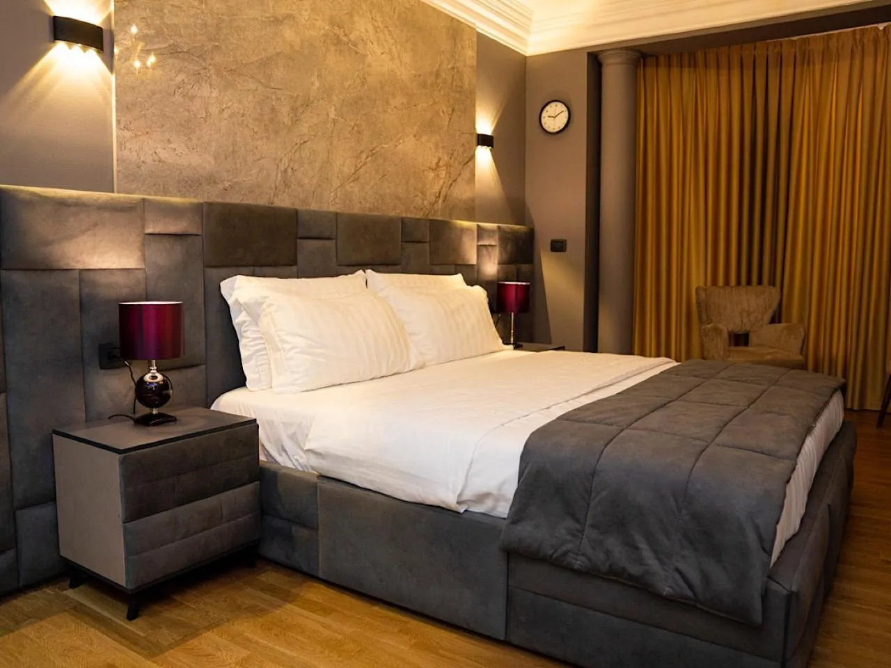 Photo of the whole room in Hotel Vila Tirana