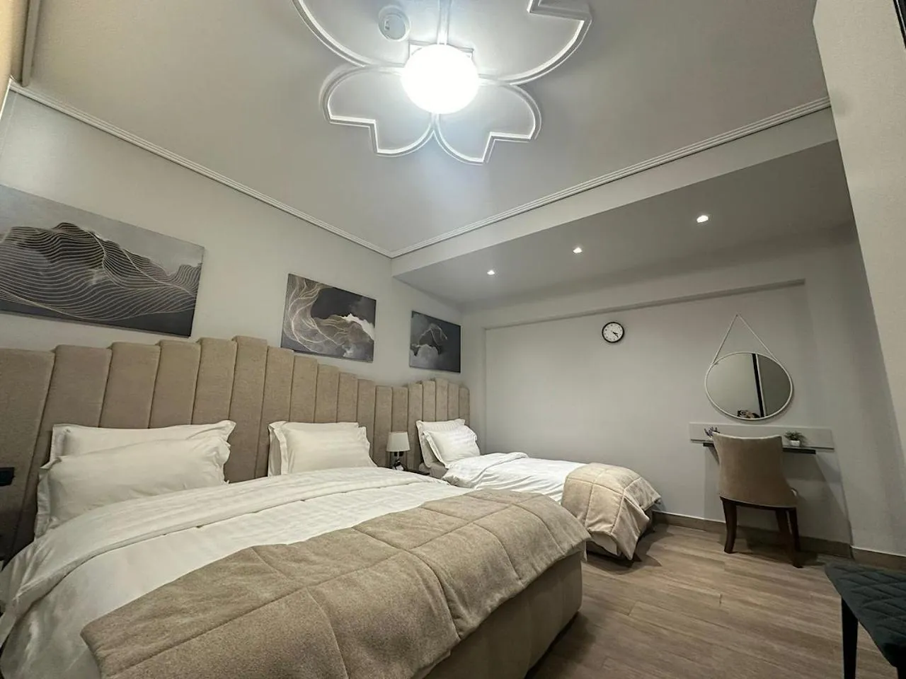 Photo of the whole room in Hotel Vila Tirana