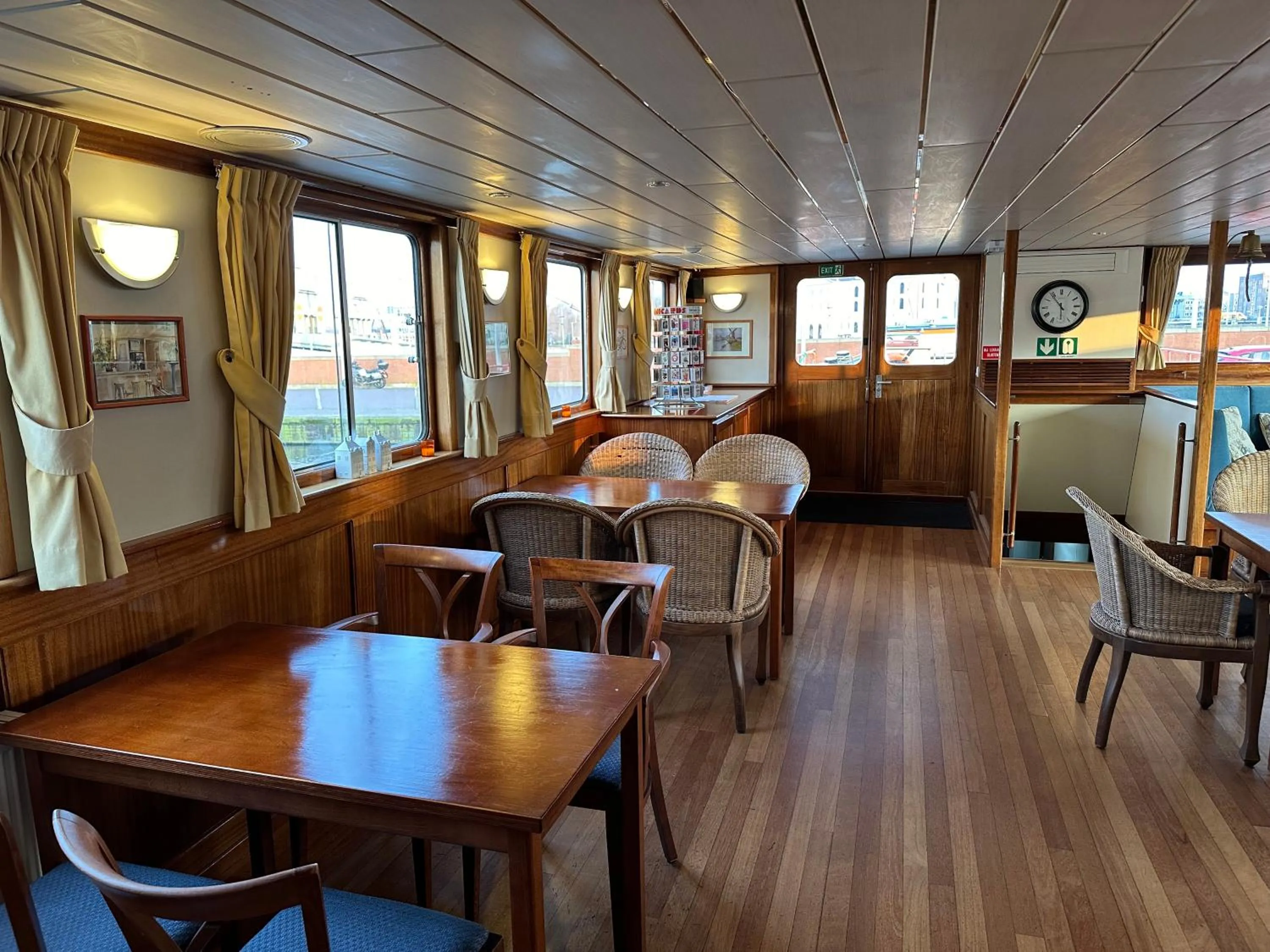 Seating area in Hotelboat Angeline
