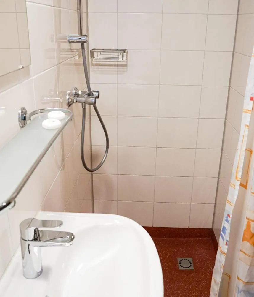 Shower in Hotelboat Angeline