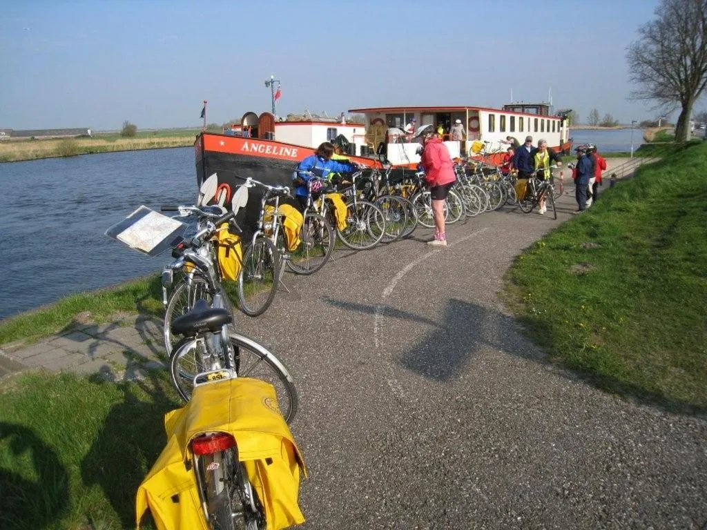 Property building in Hotelboat Angeline