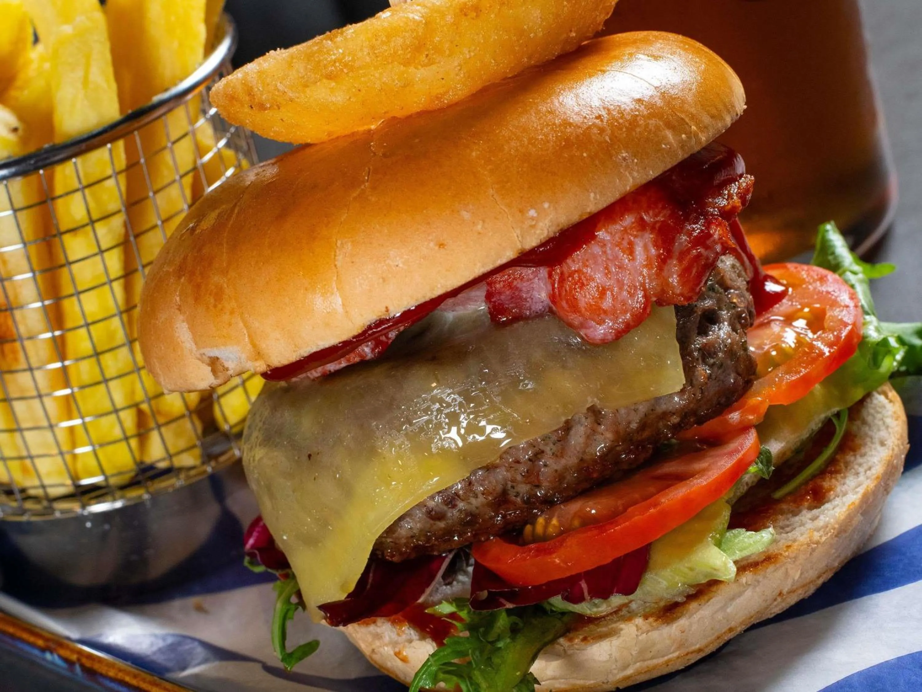 Restaurant/places to eat in ibis Styles London Gatwick Airport