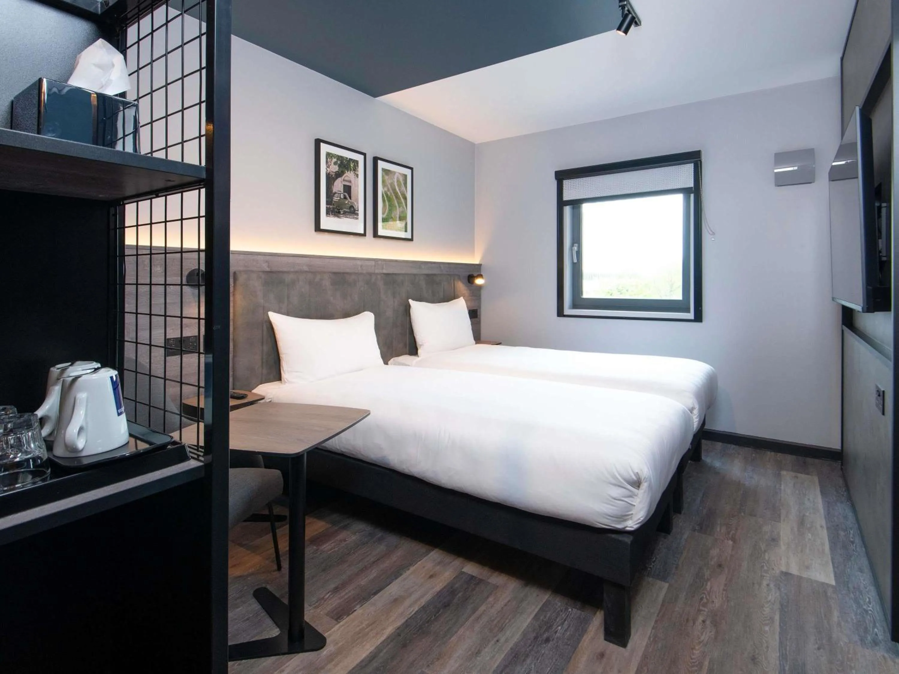 Bedroom, Bed in ibis Styles London Gatwick Airport