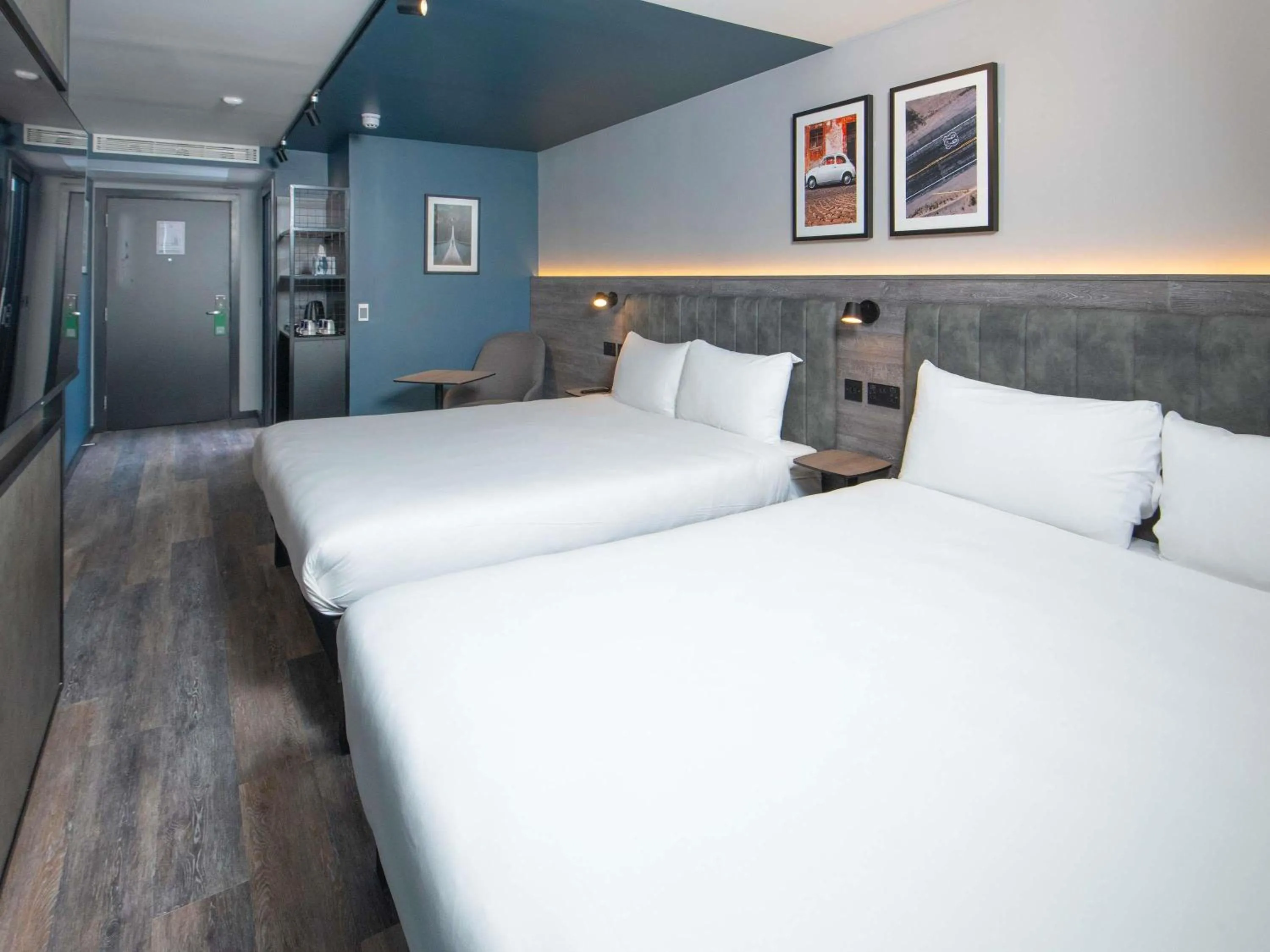 Bedroom, Bed in ibis Styles London Gatwick Airport