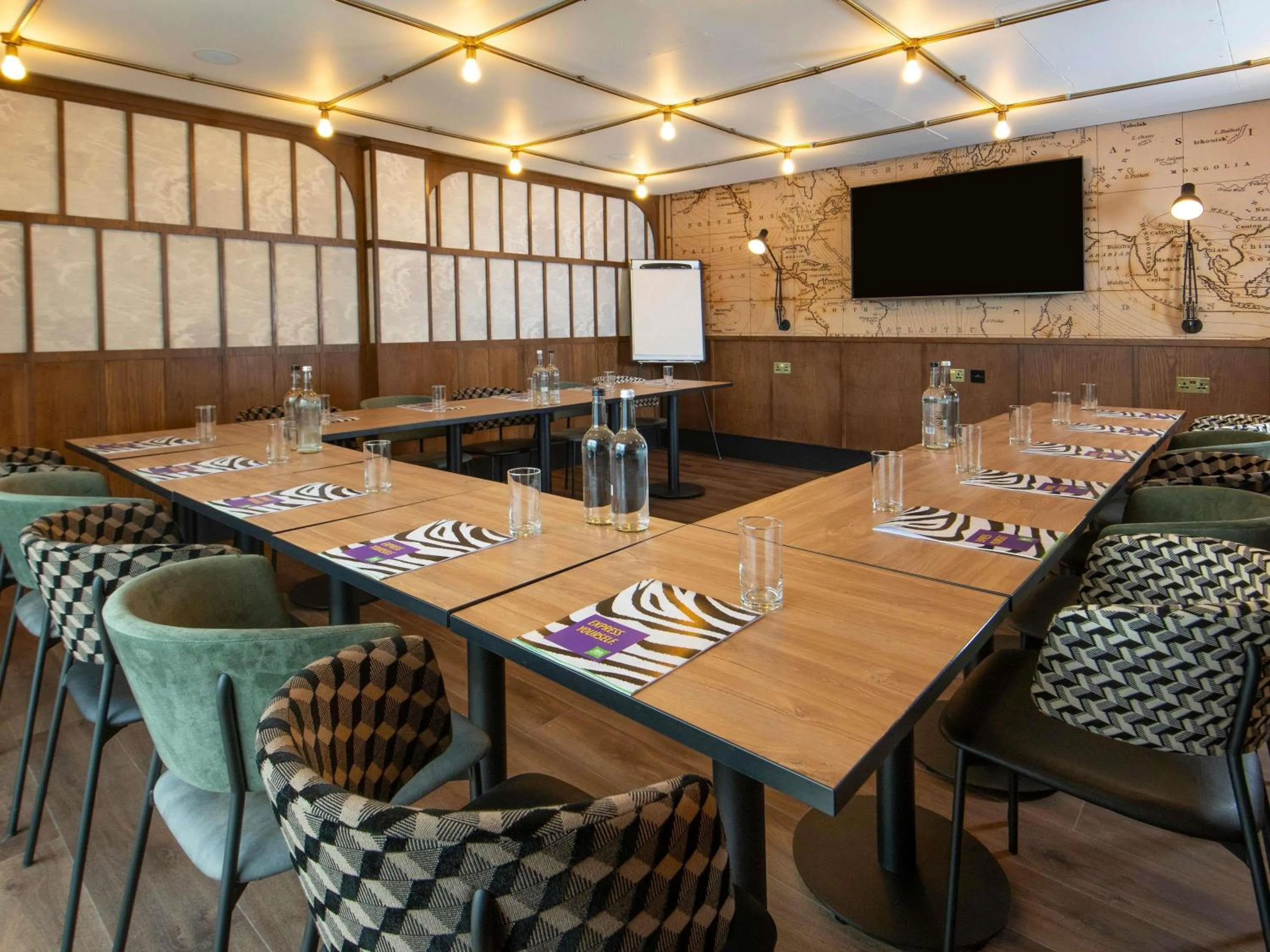 Meeting/conference room in ibis Styles London Gatwick Airport