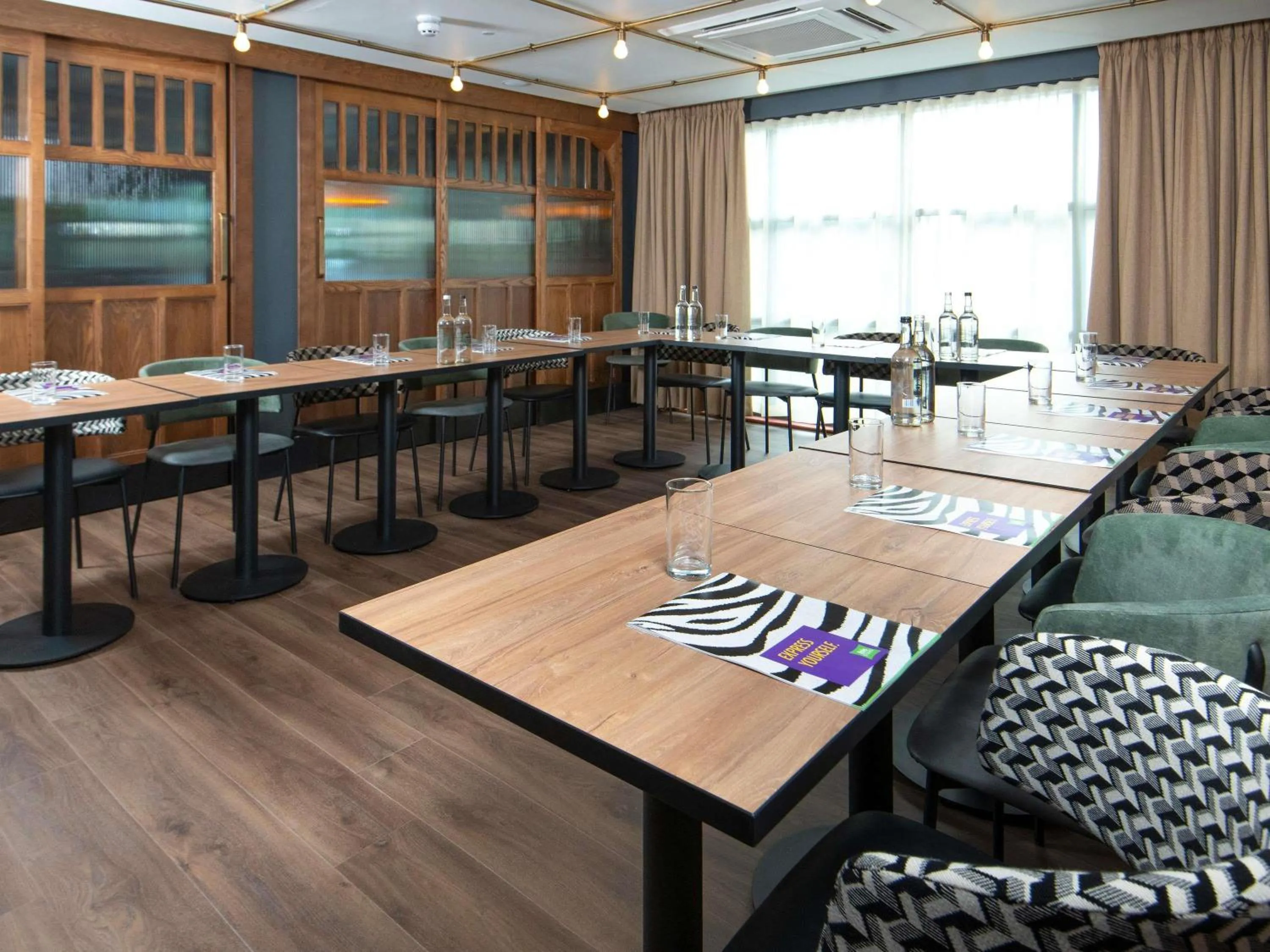 Meeting/conference room in ibis Styles London Gatwick Airport