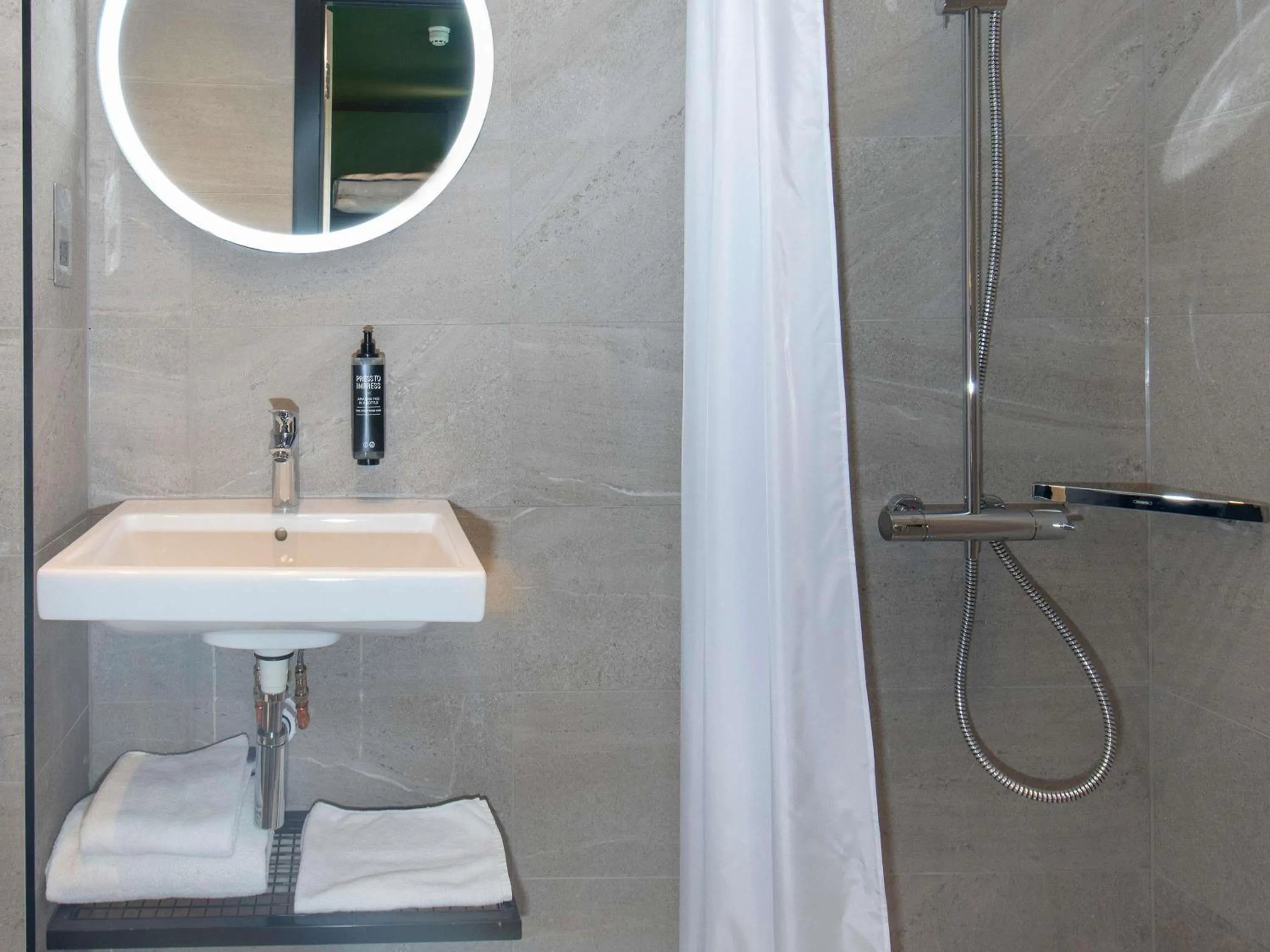 Bedroom in ibis Styles London Gatwick Airport