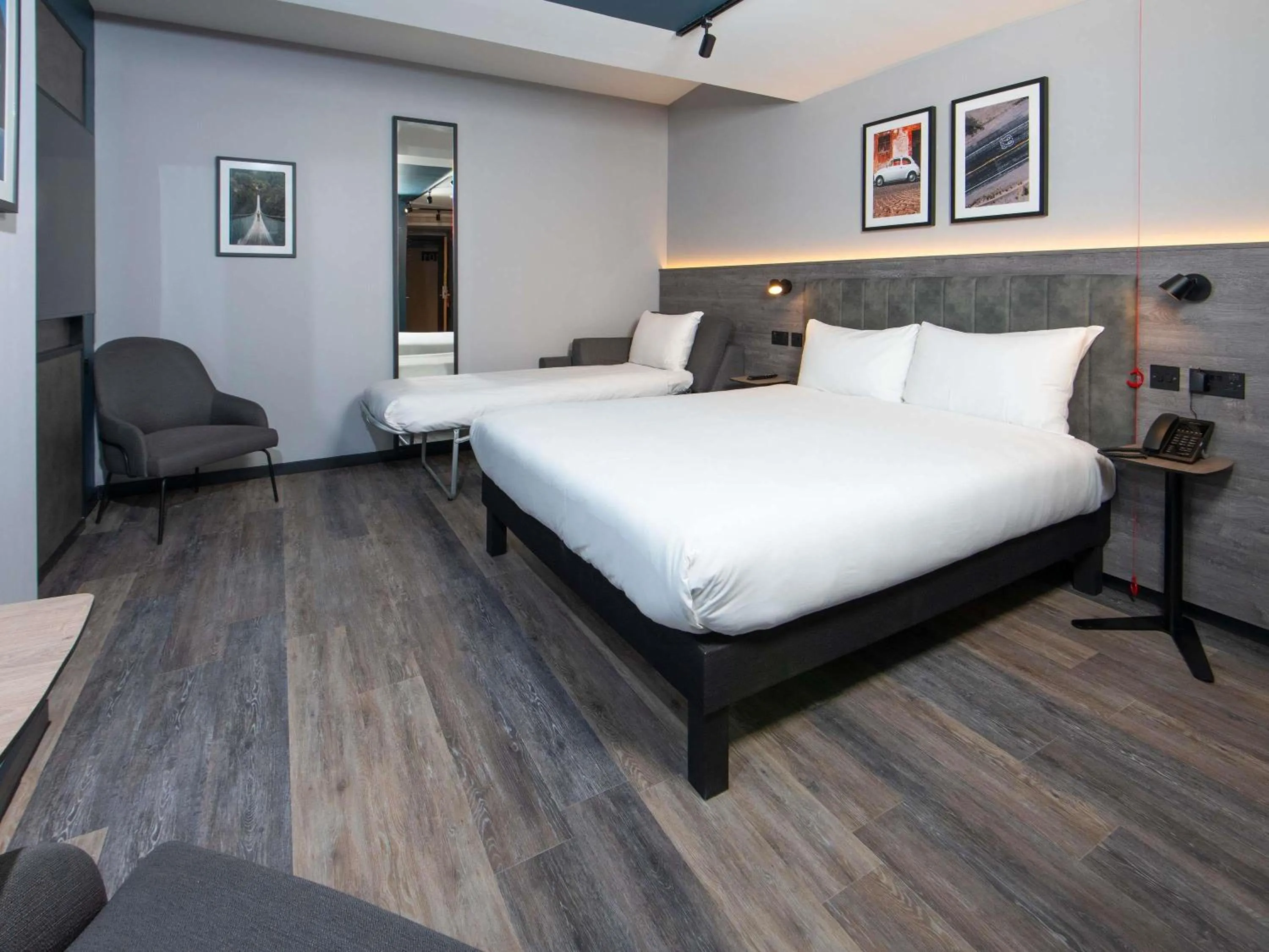Bedroom, Bed in ibis Styles London Gatwick Airport