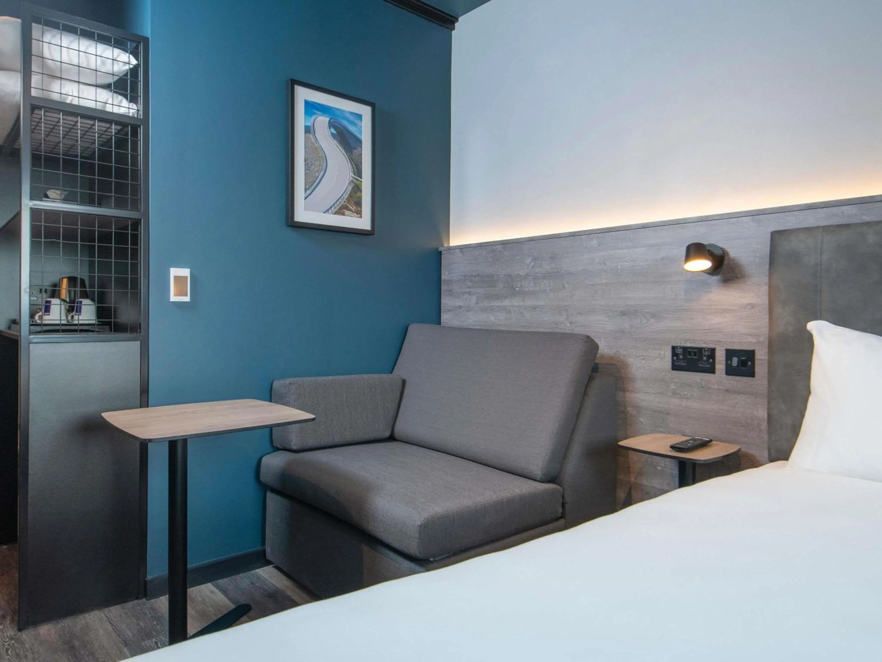 Bedroom, Bed in ibis Styles London Gatwick Airport