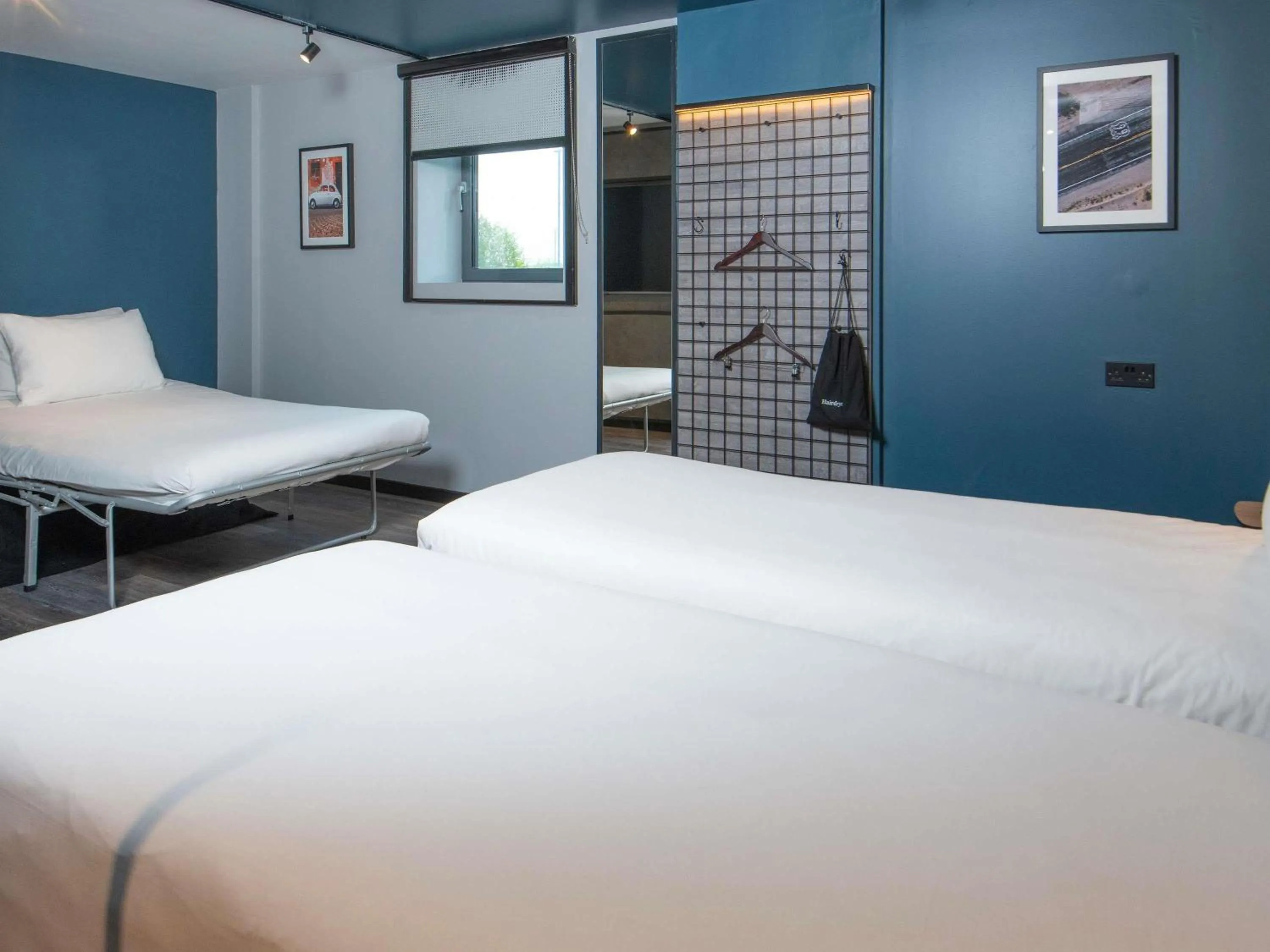 Bedroom, Bed in ibis Styles London Gatwick Airport