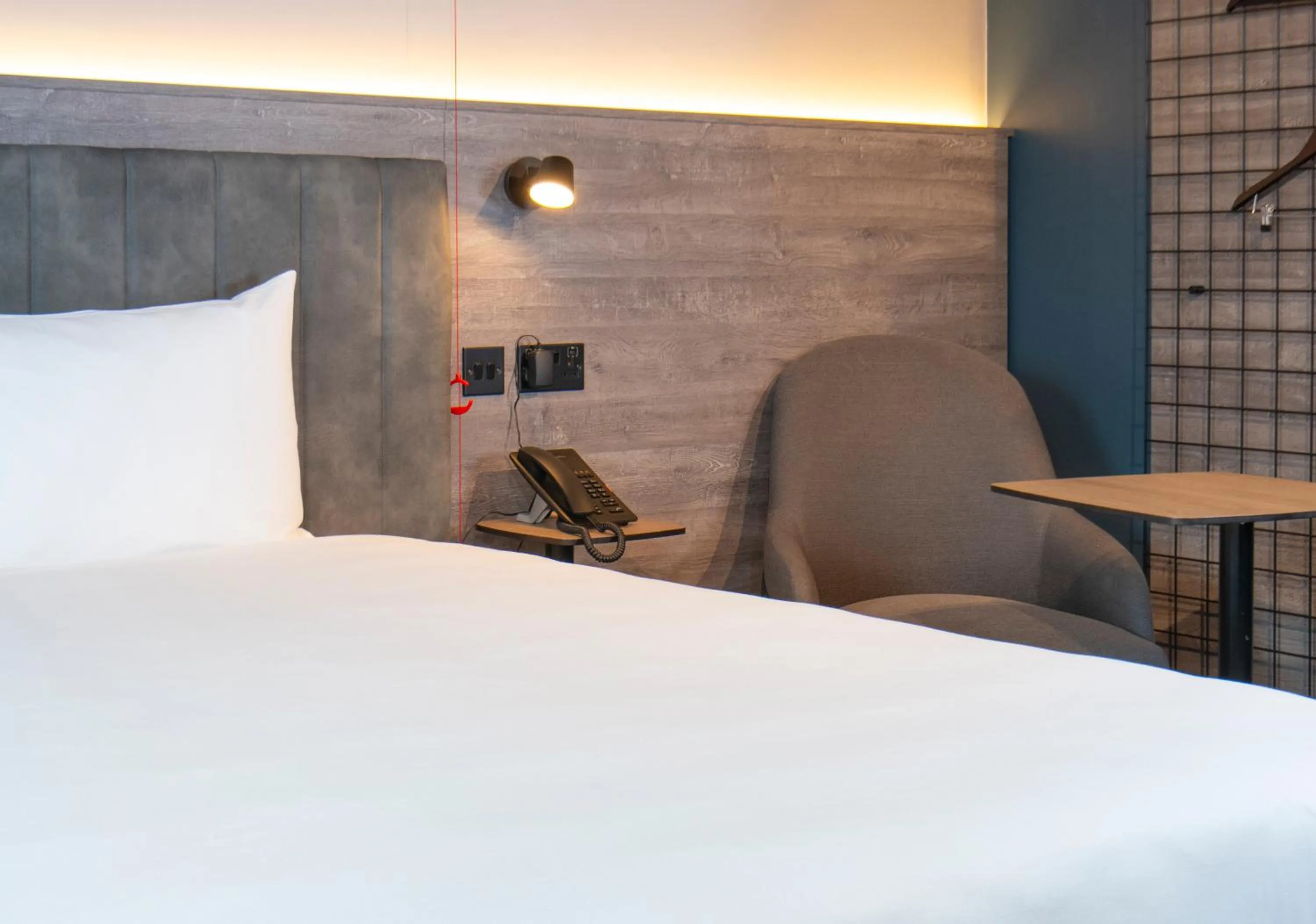 Bedroom, Bed in ibis Styles London Gatwick Airport