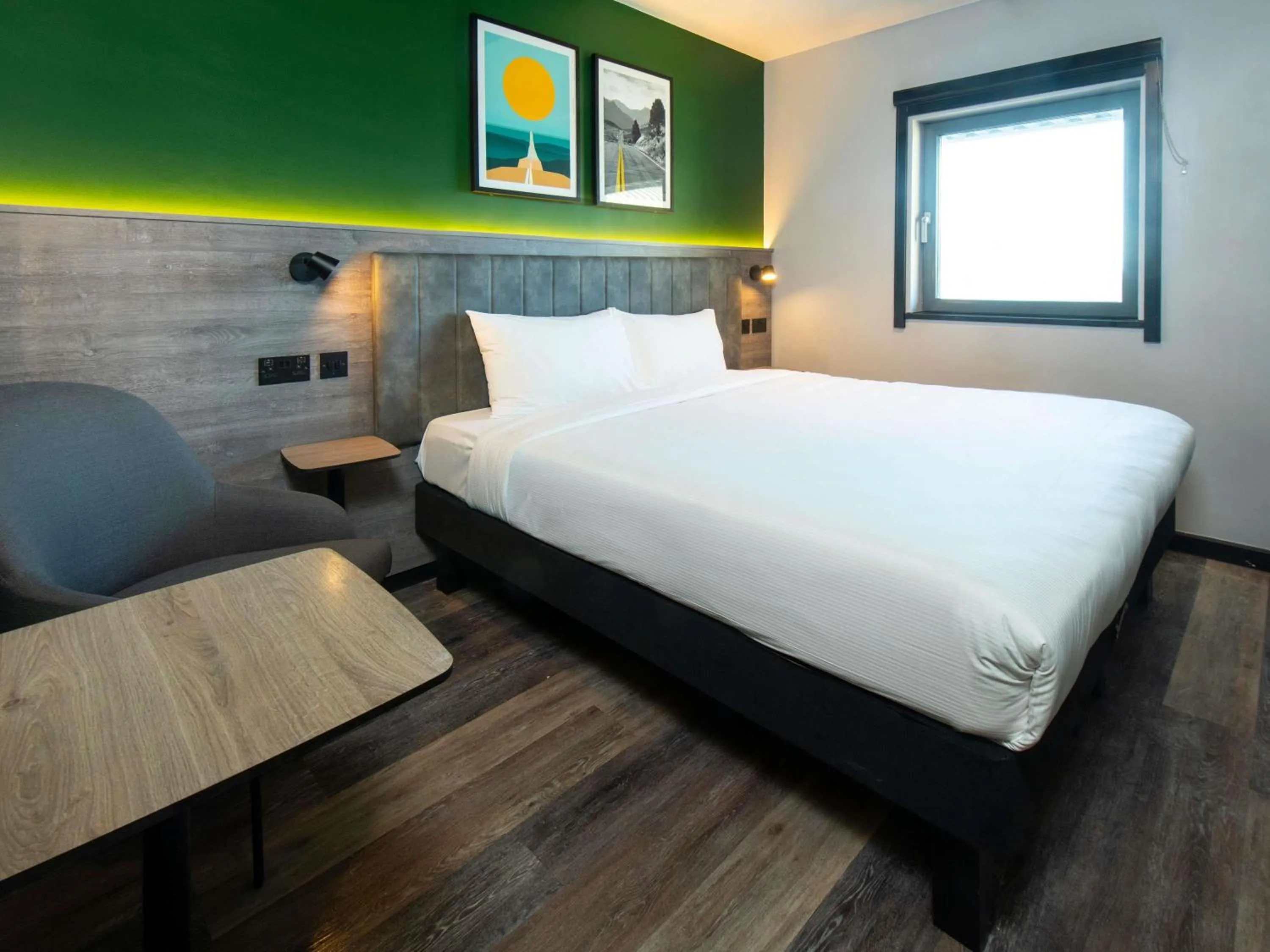 Bedroom, Bed in ibis Styles London Gatwick Airport