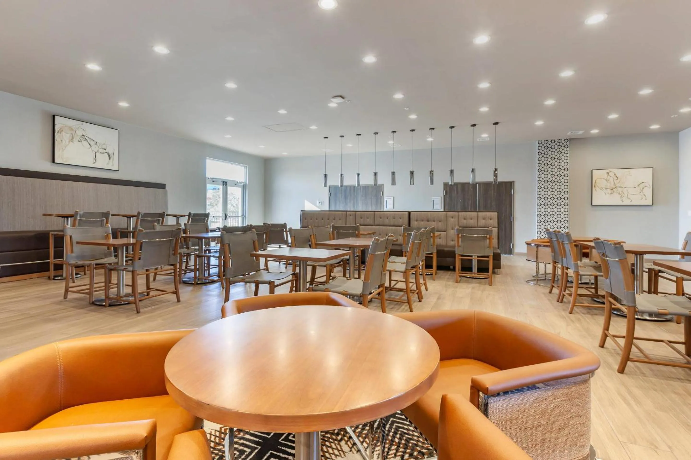 Restaurant/places to eat in Cambria Hotel Plano - Richardson Garland