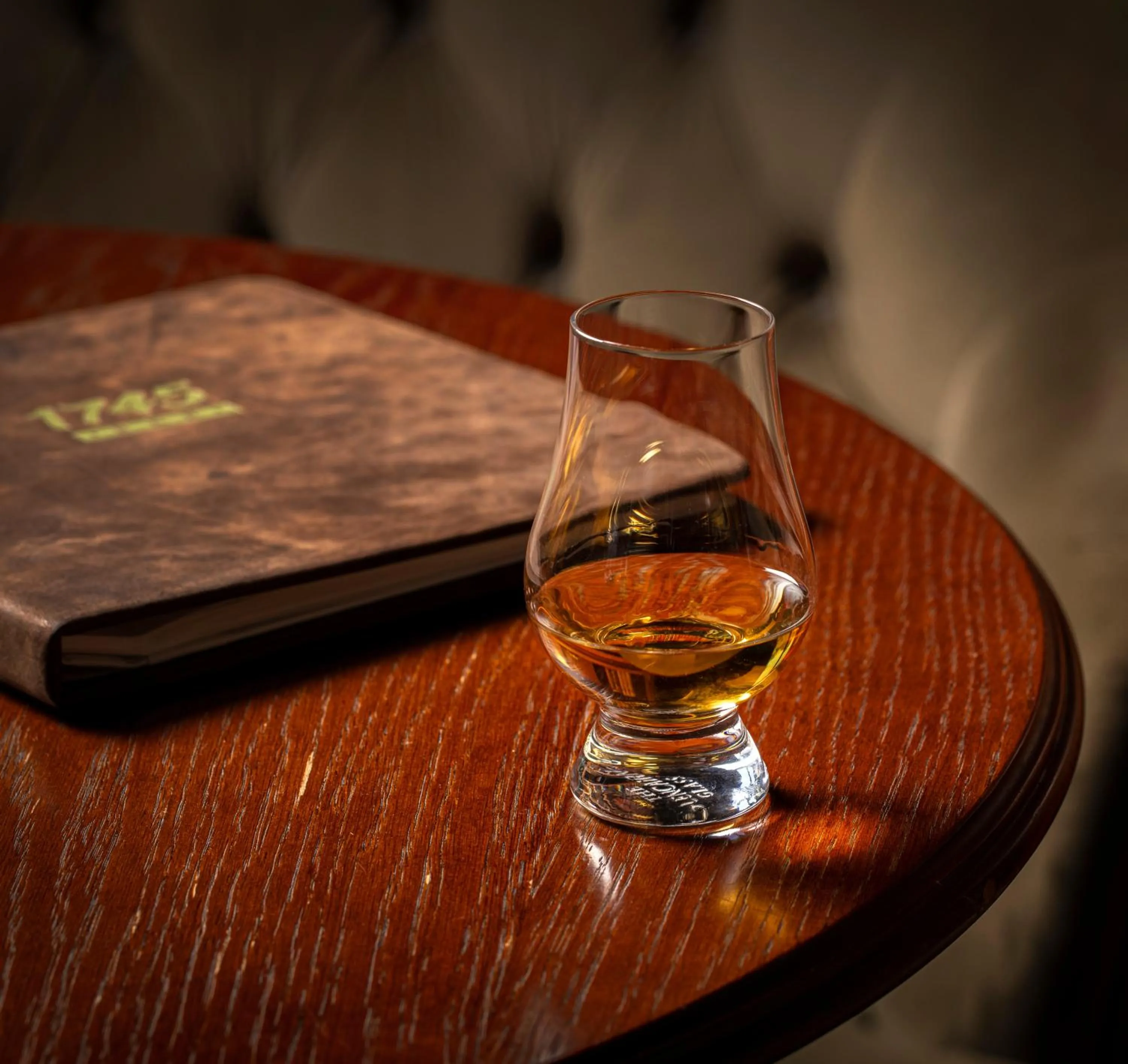 Lounge or bar in SCHLOSS Roxburghe, part of Destination by Hyatt