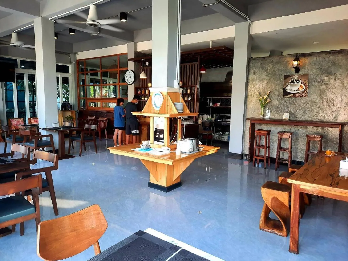Restaurant/places to eat in Koh Larn Riviera