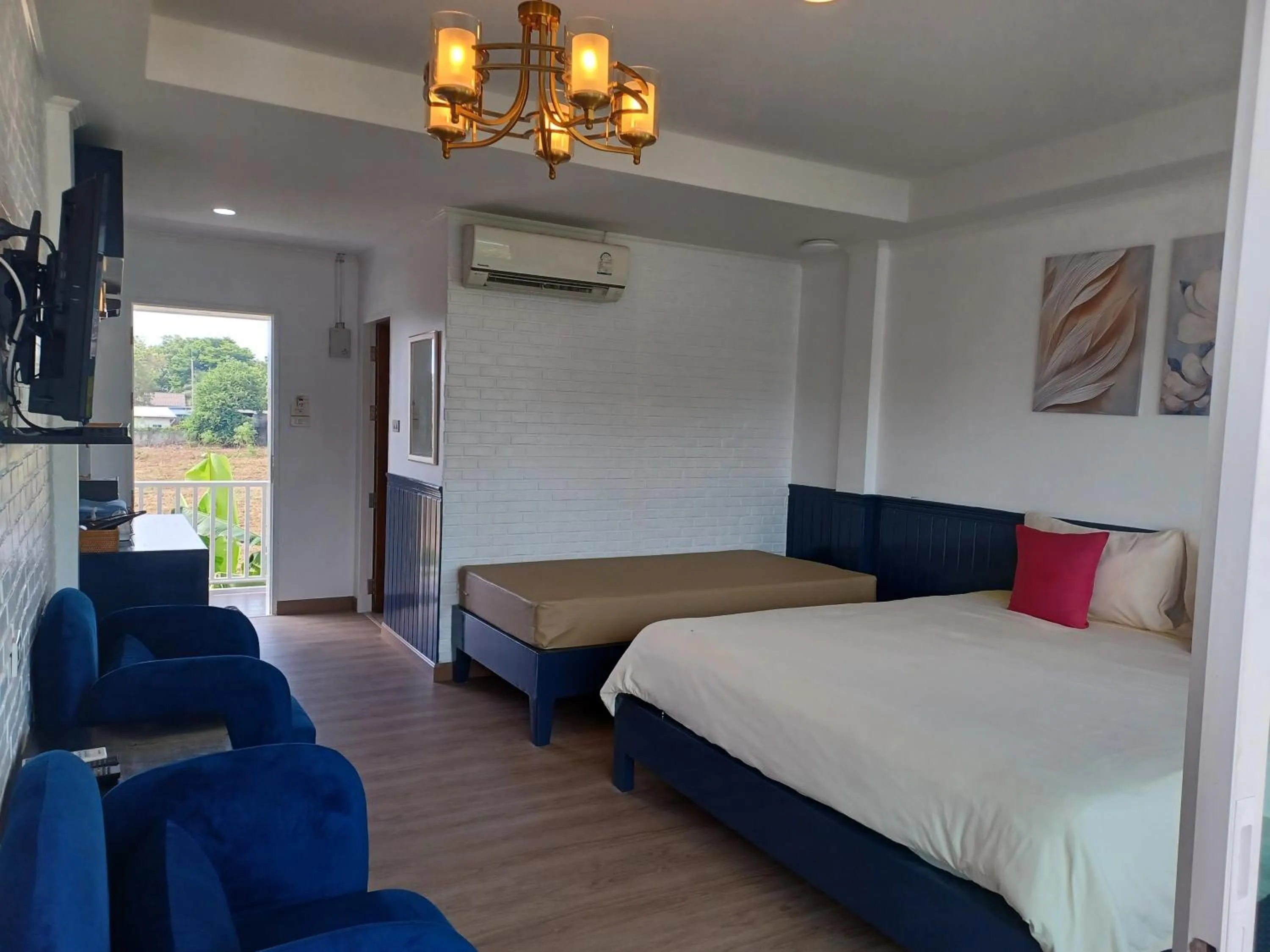 Bedroom, Bed in Koh Larn Riviera