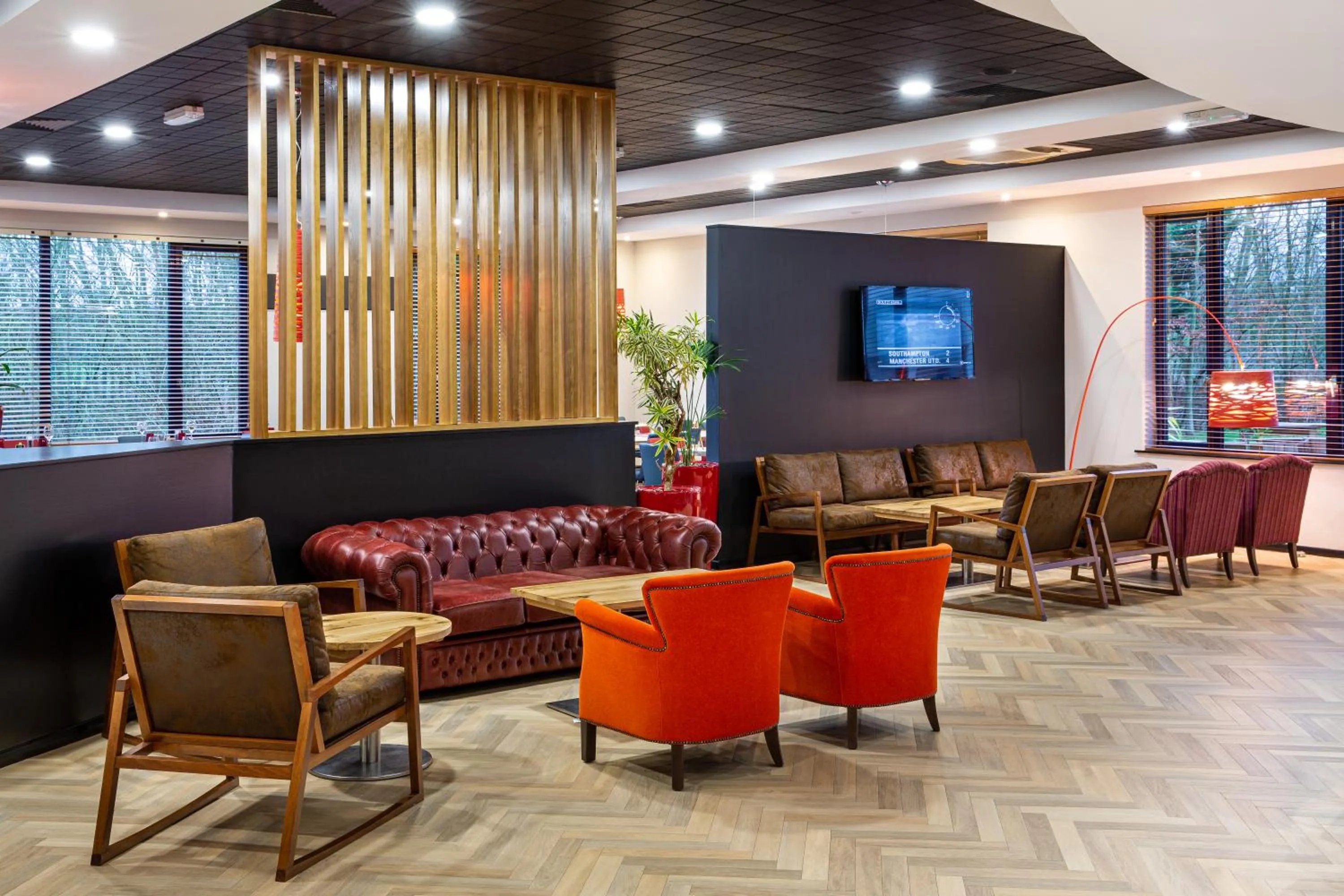 Lounge or bar in ibis Rugby East