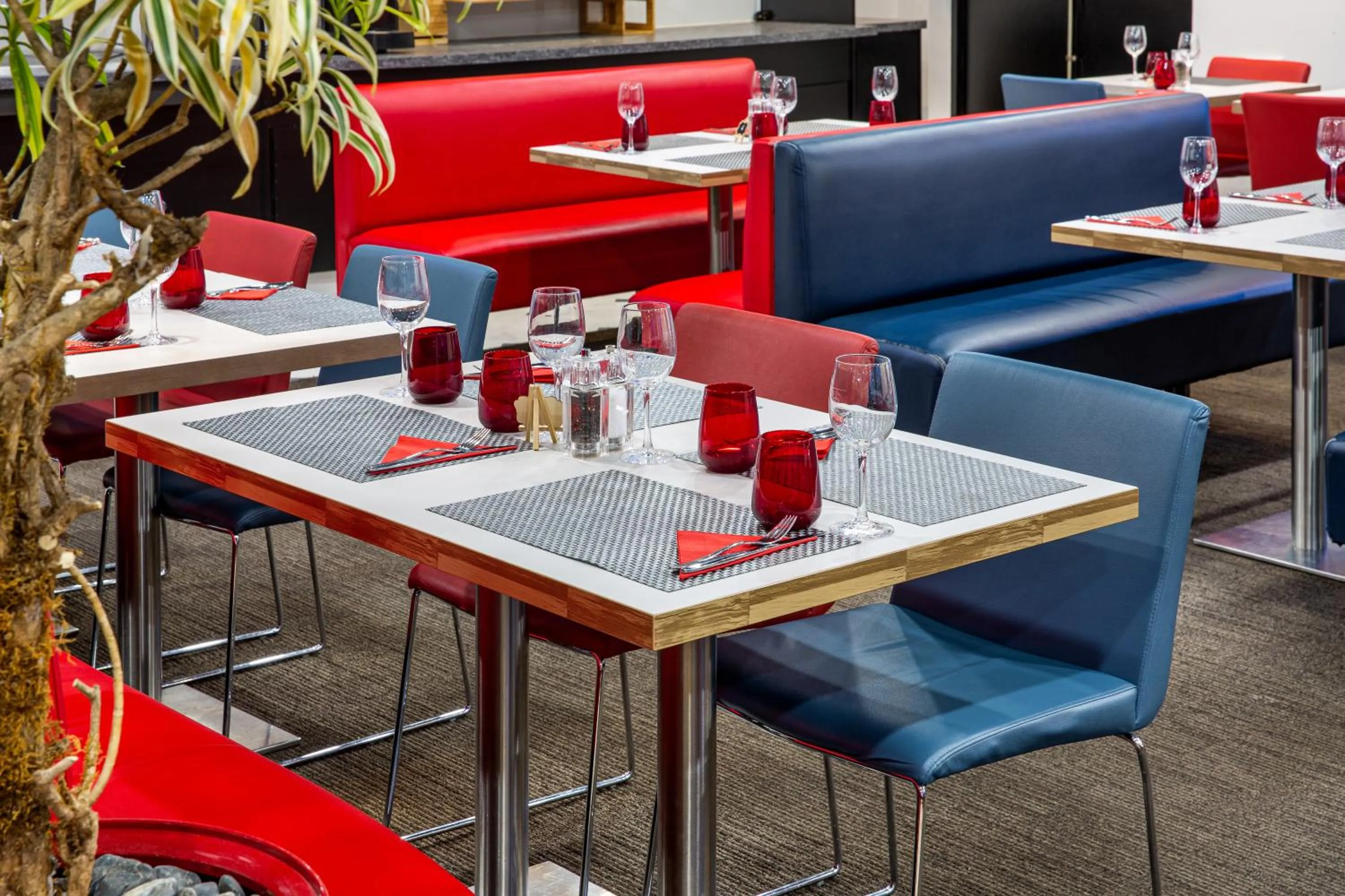 Restaurant/places to eat in ibis Rugby East