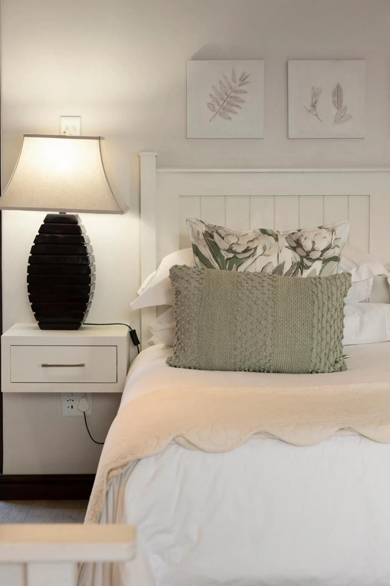 Shower, Bed in The Potting Shed Guest House