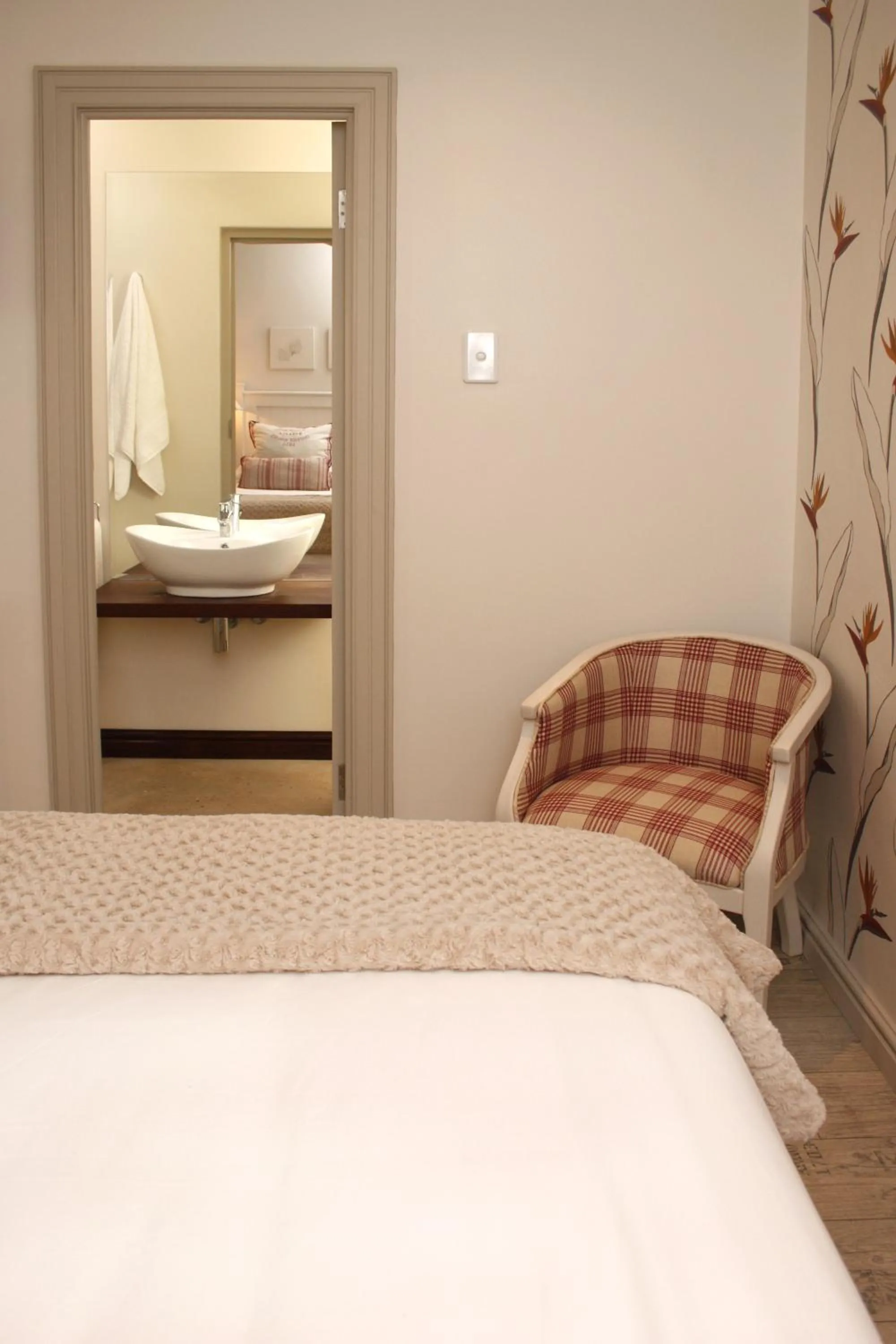 Bathroom, Bed in The Potting Shed Guest House