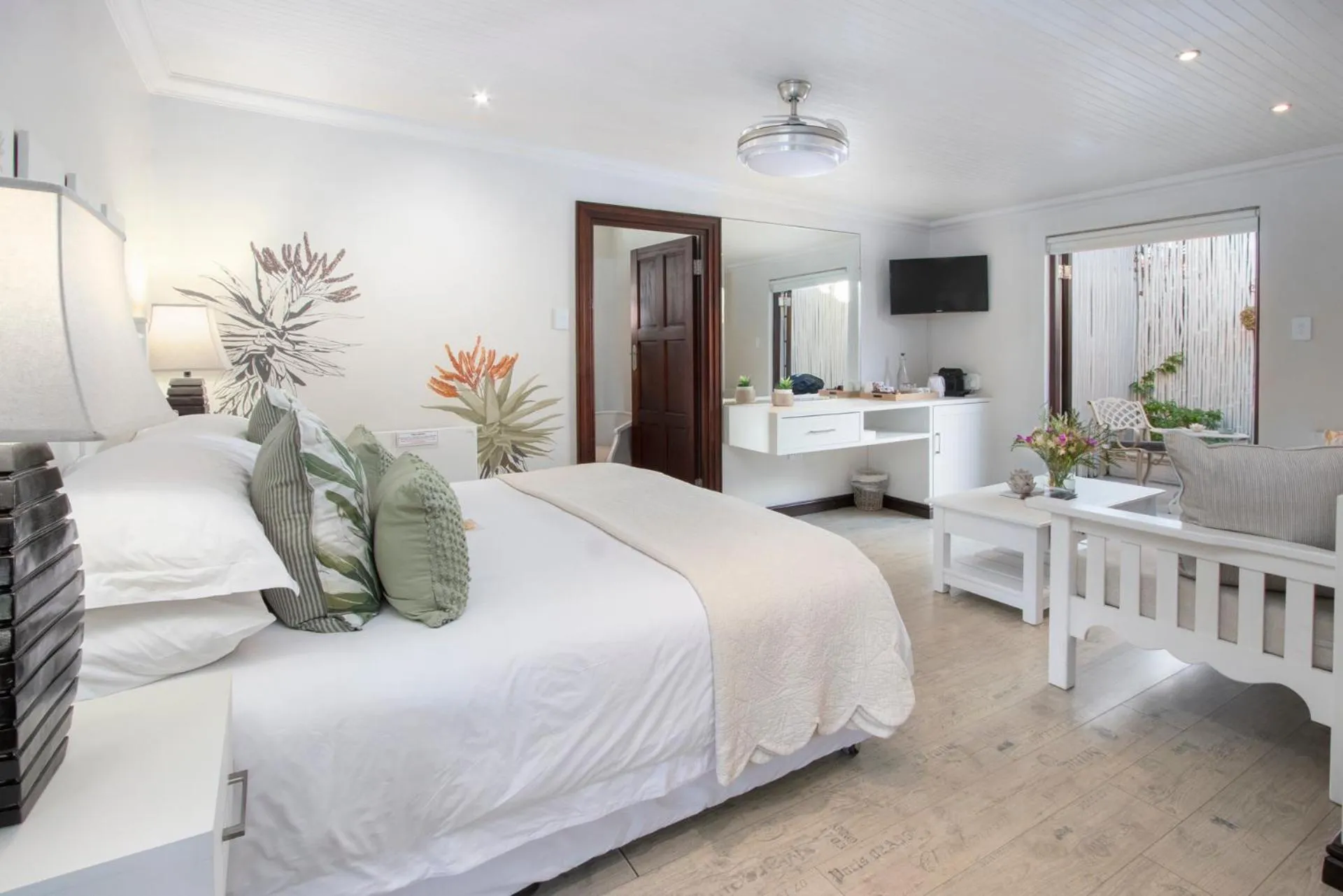 Shower, Bed in The Potting Shed Guest House