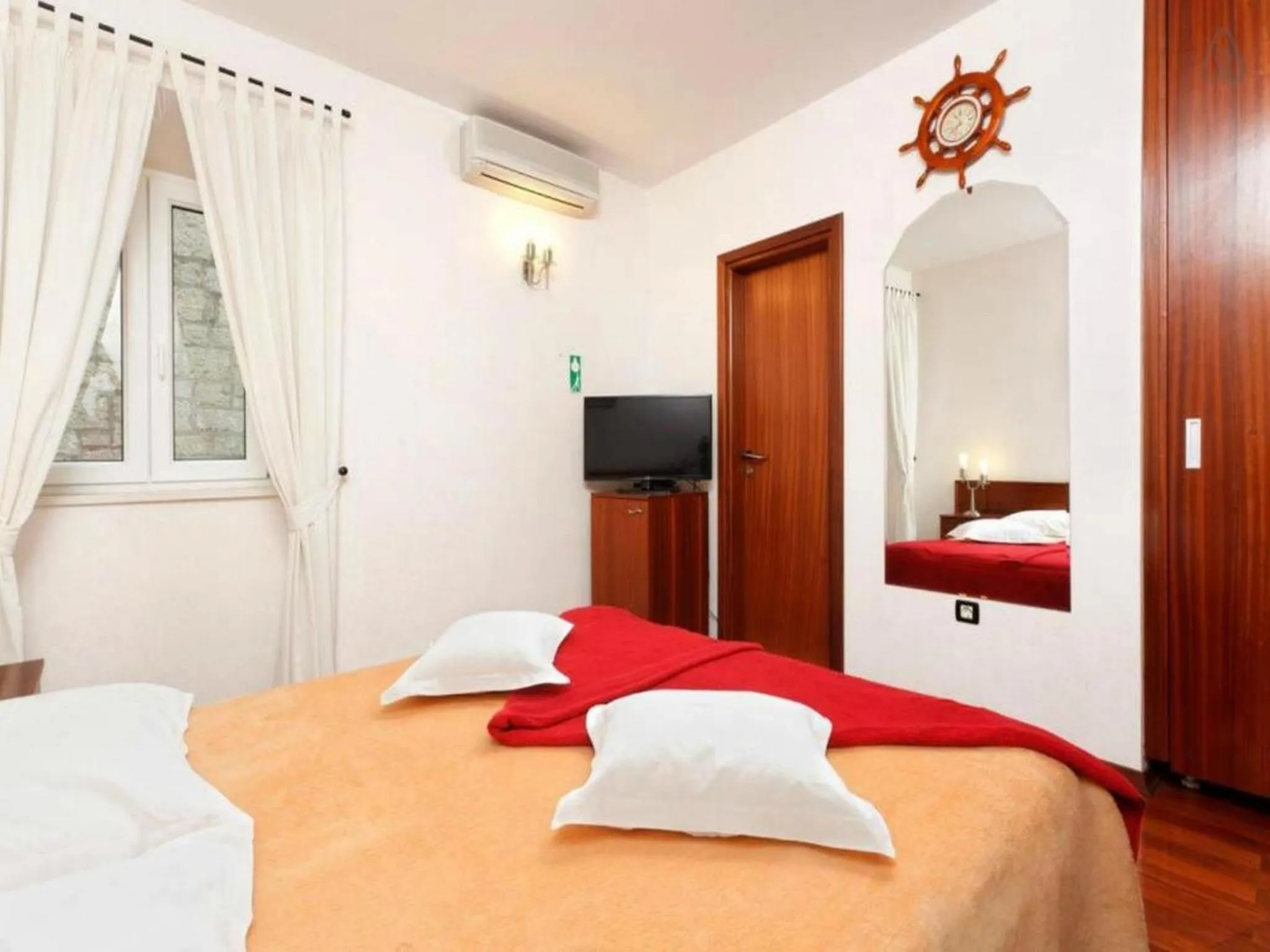 Bedroom in Villa Slika