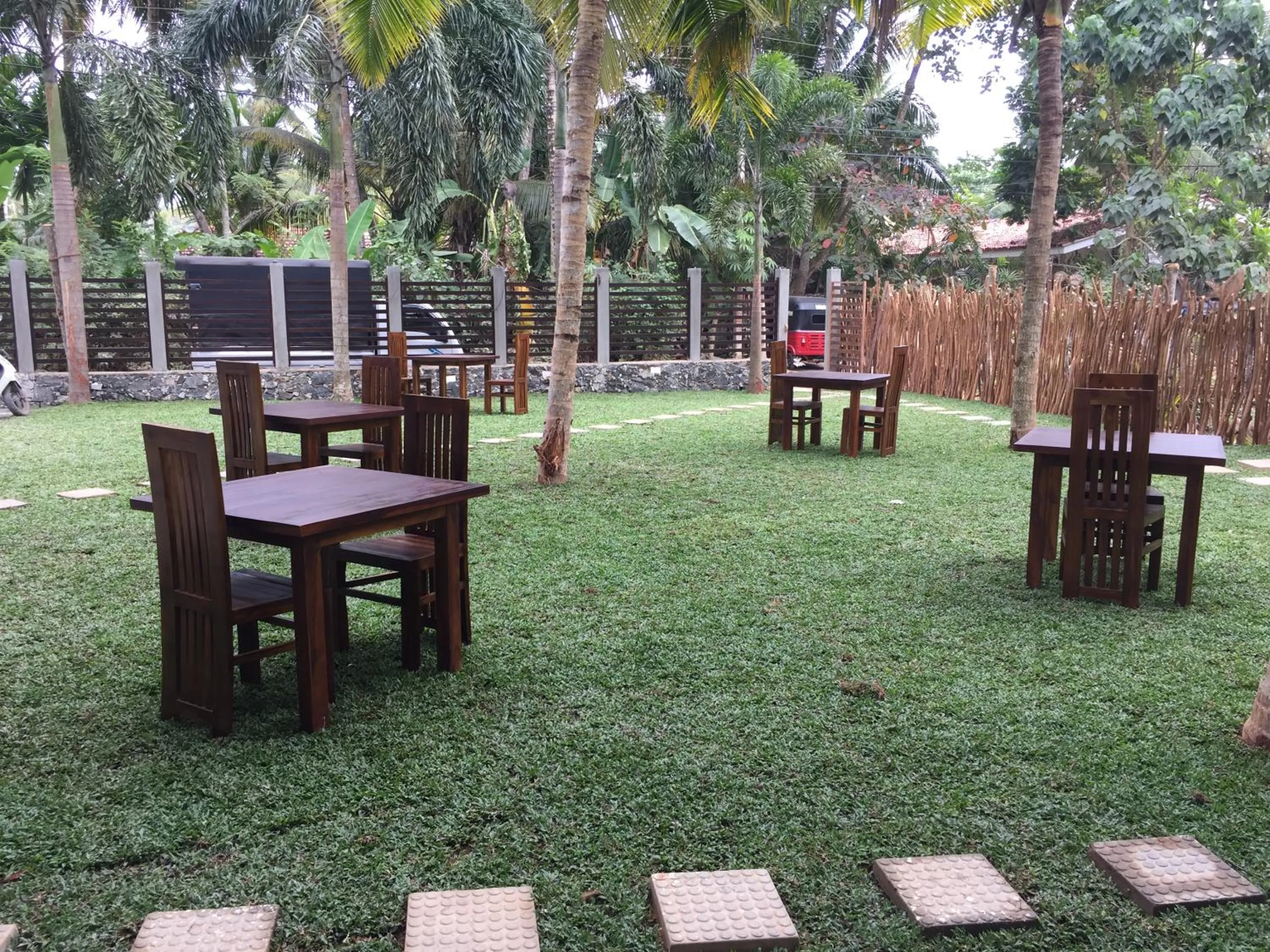 Restaurant/places to eat in Bay Hiriketiya