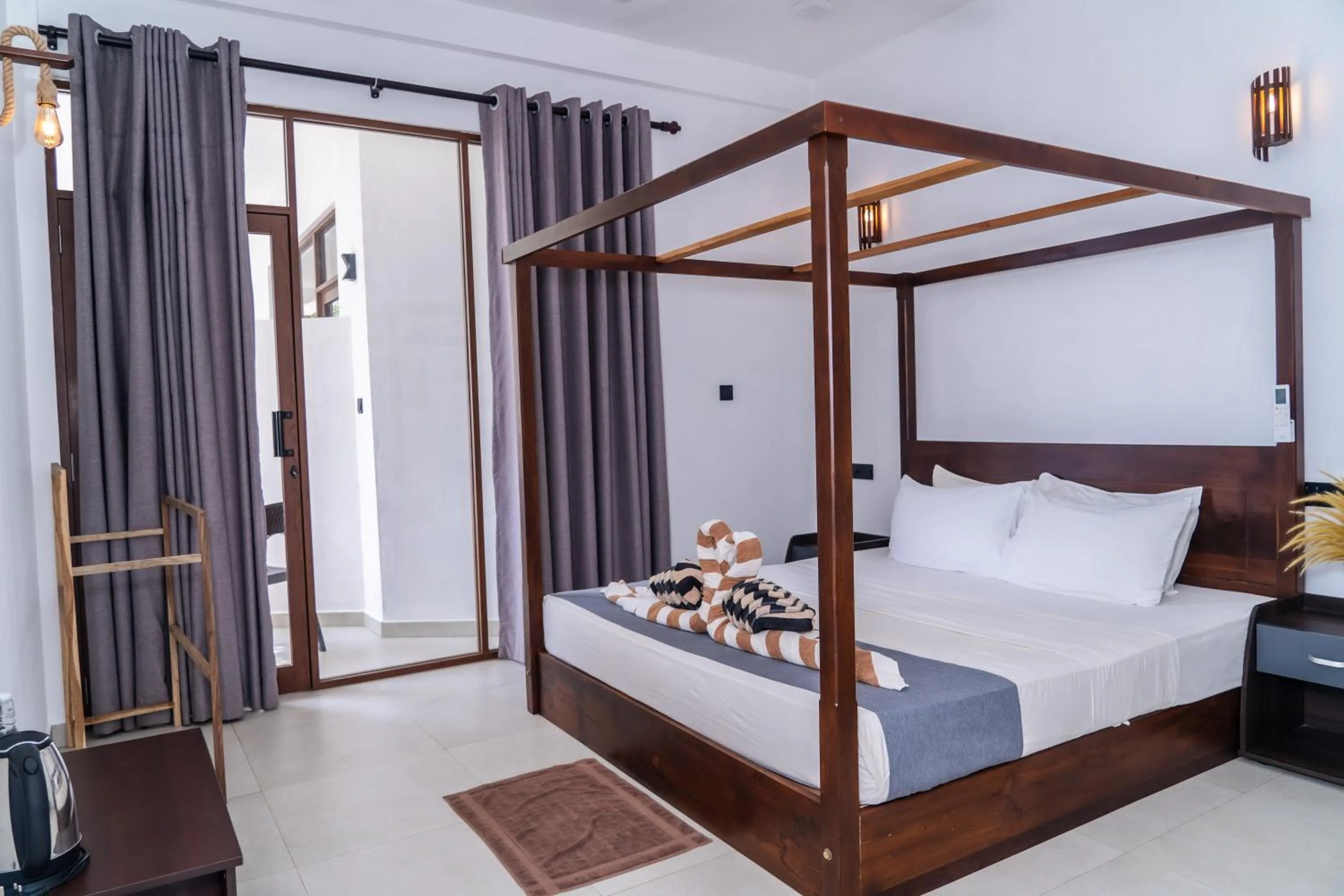 Bed in Bay Hiriketiya