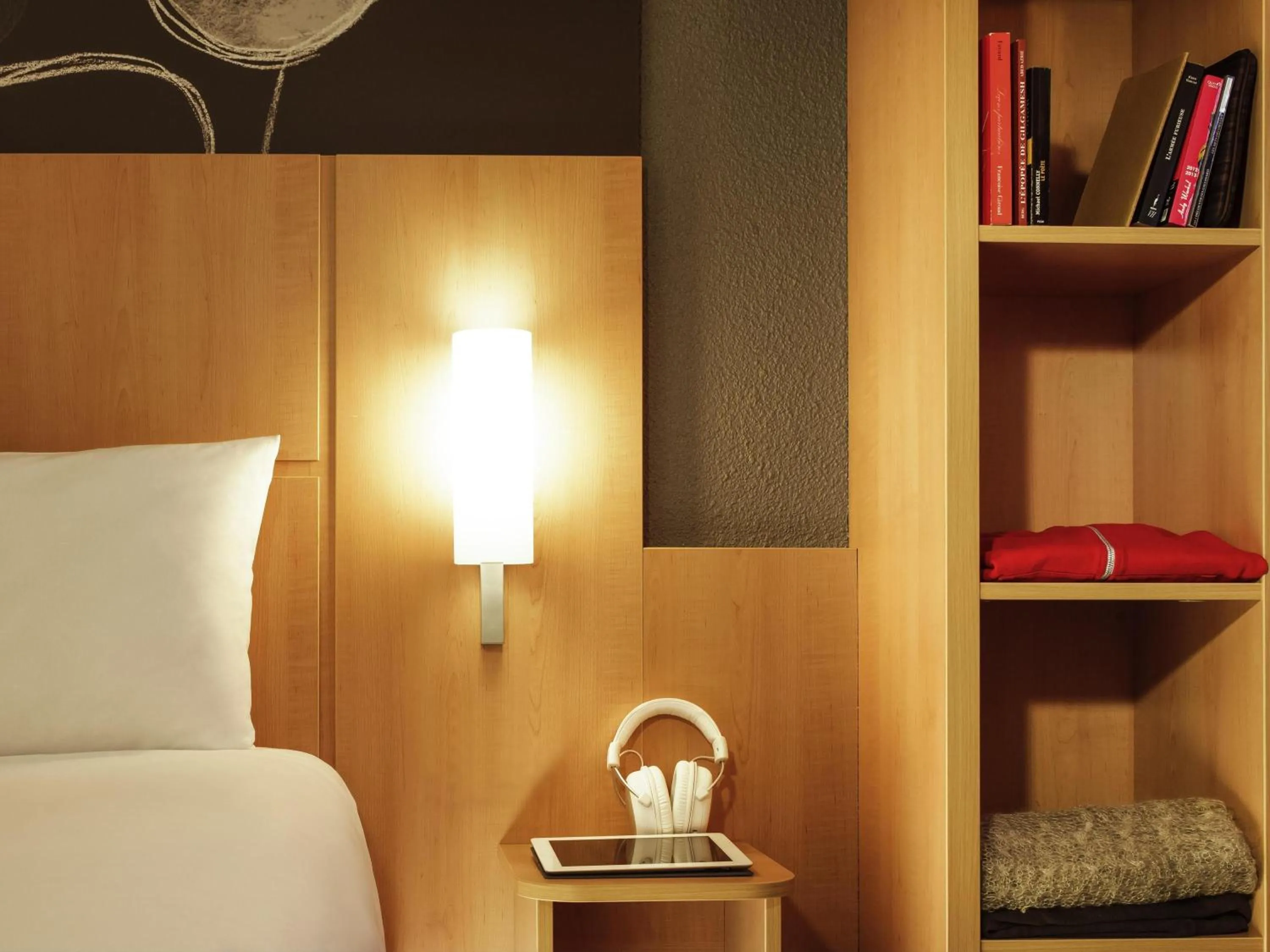 Bedroom, Bed in ibis Southampton