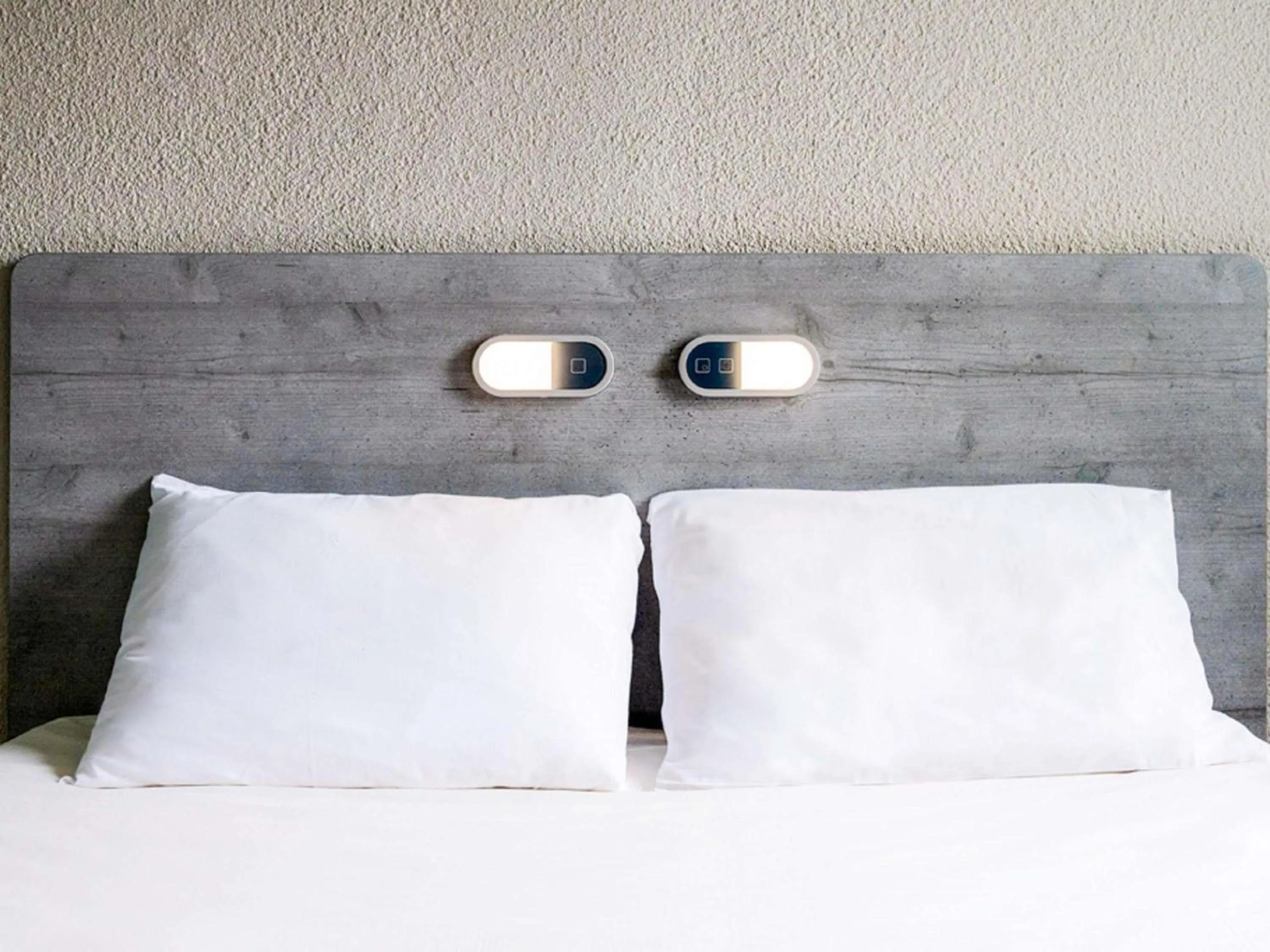 Bedroom, Bed in ibis budget Poitiers Nord Futuroscope