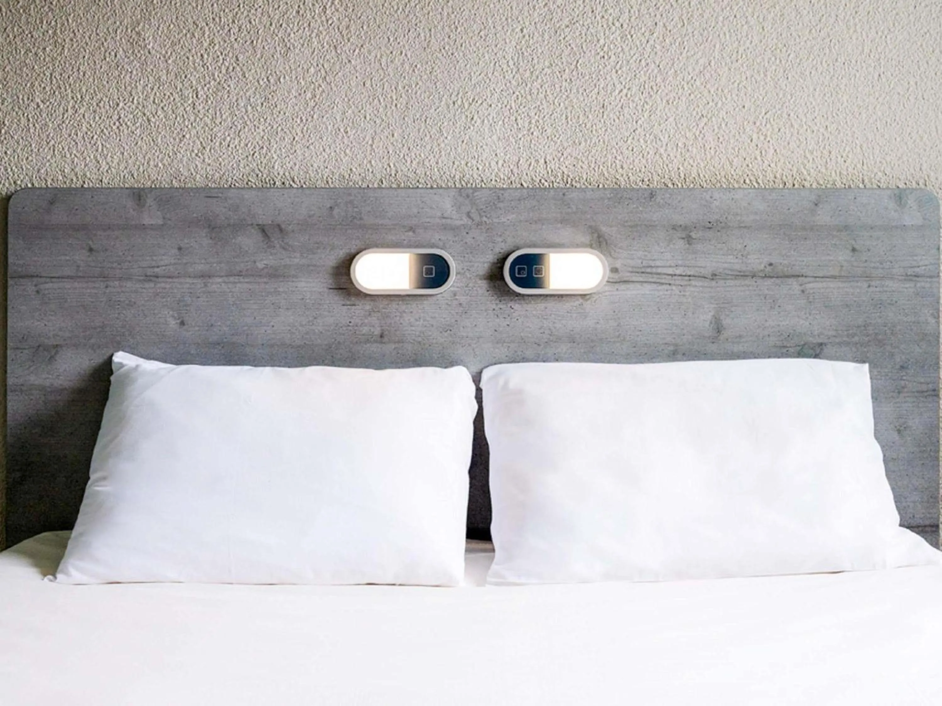 Bedroom, Bed in ibis budget Poitiers Nord Futuroscope