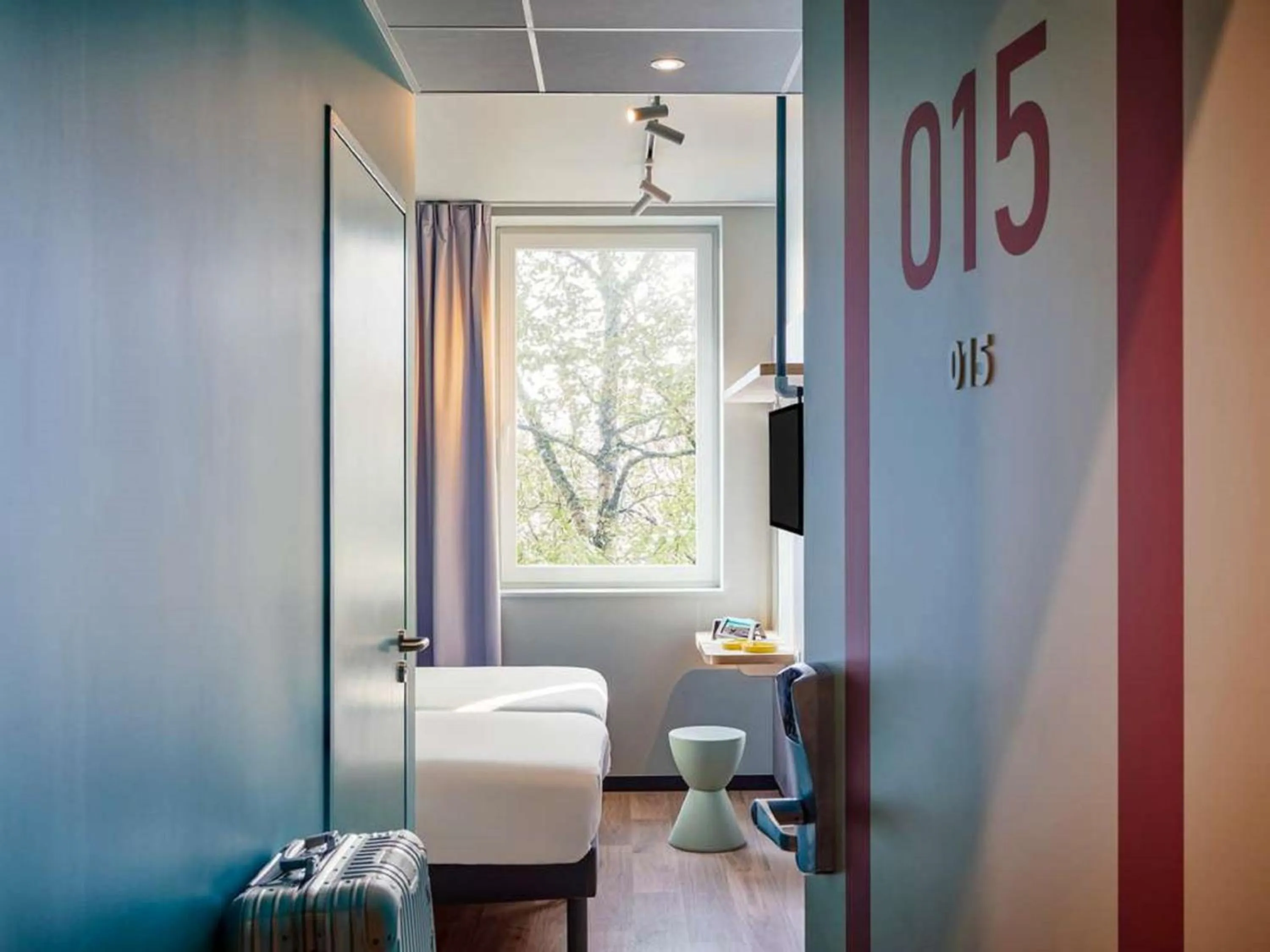 Photo of the whole room in ibis budget Poitiers Nord Futuroscope