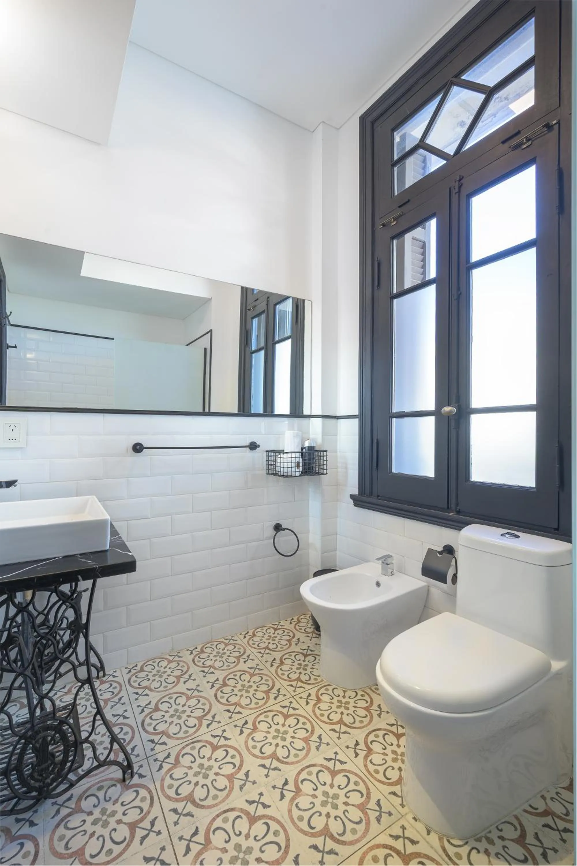 Shower in FAUNA Montevideo