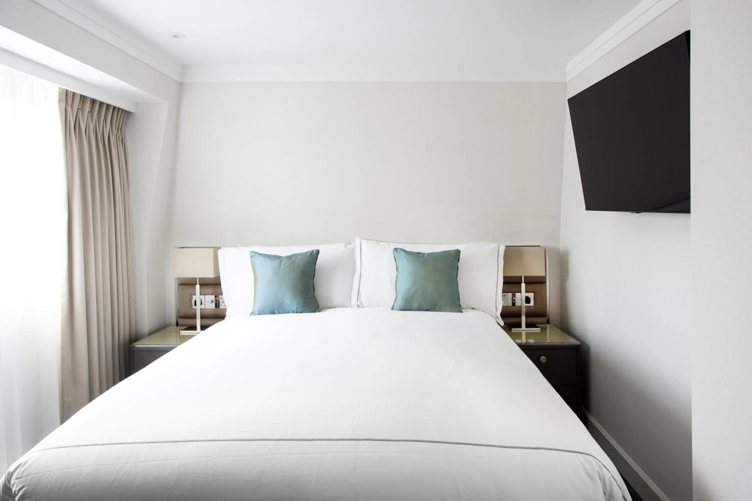 Bedroom, Bed in 15 Basil Street Knightsbridge, Luxury Serviced Apartments