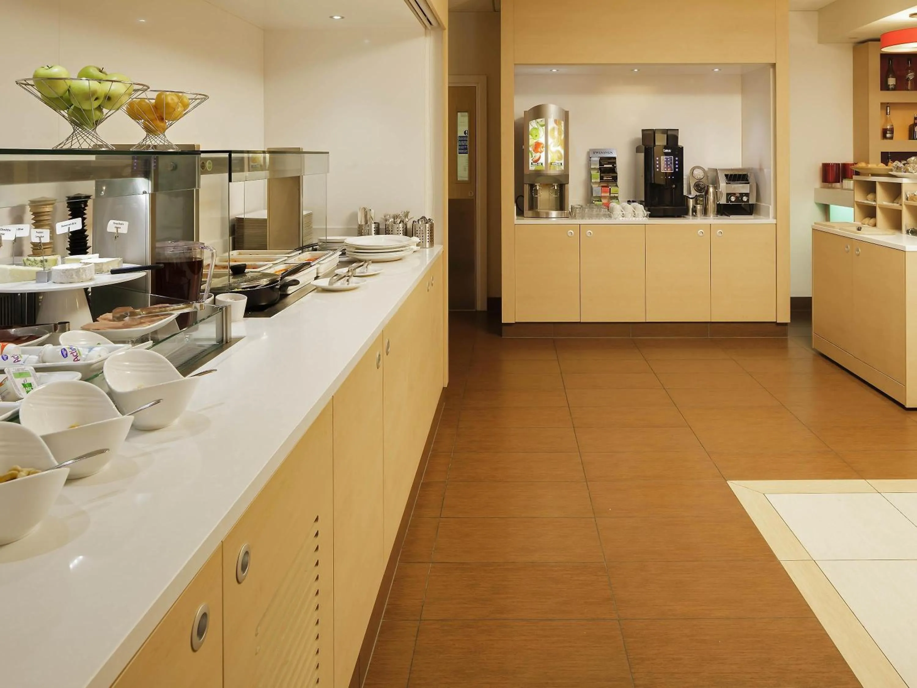 Restaurant/places to eat in ibis London Docklands Canary Wharf