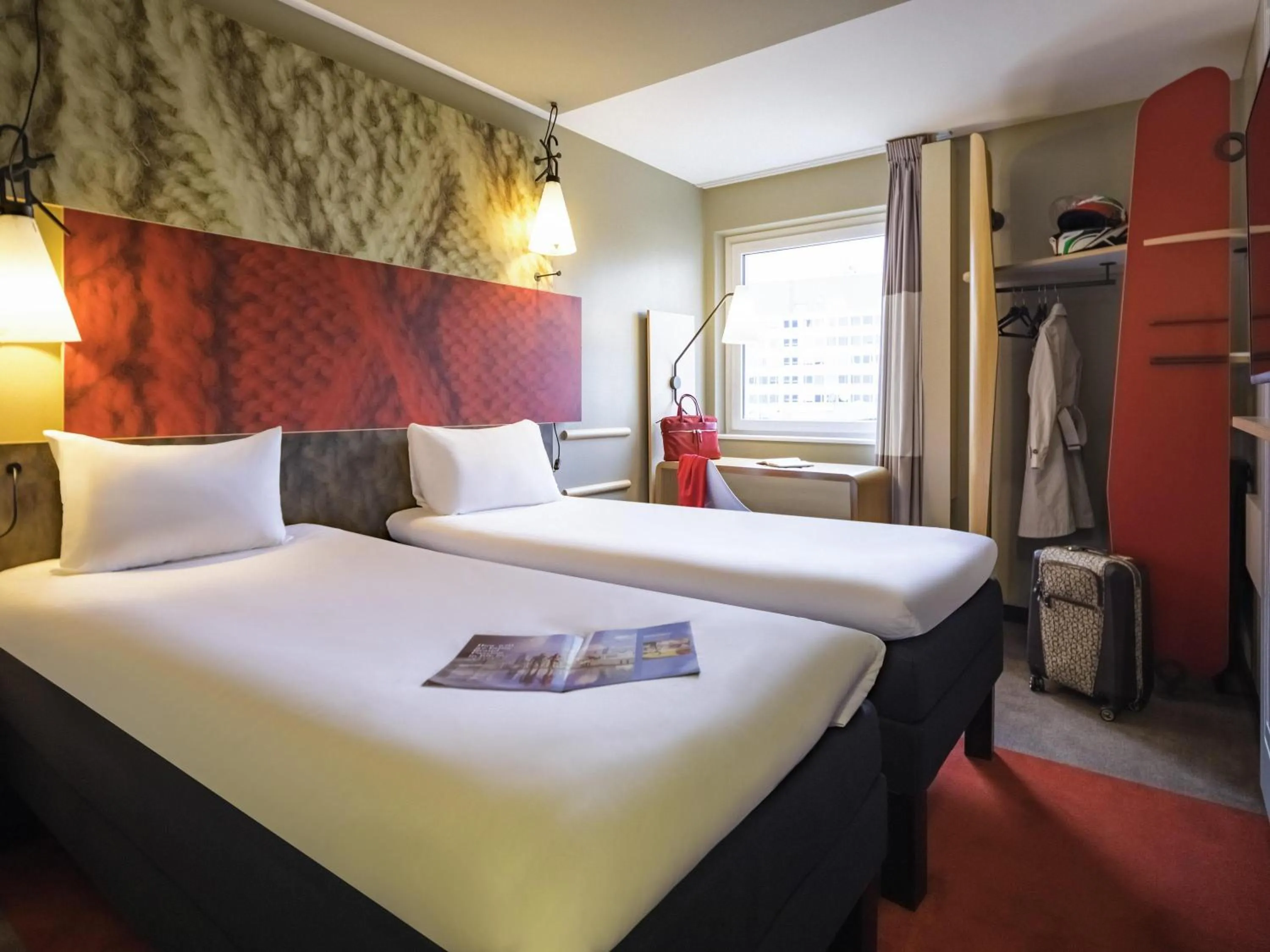Bedroom, Bed in ibis London Docklands Canary Wharf