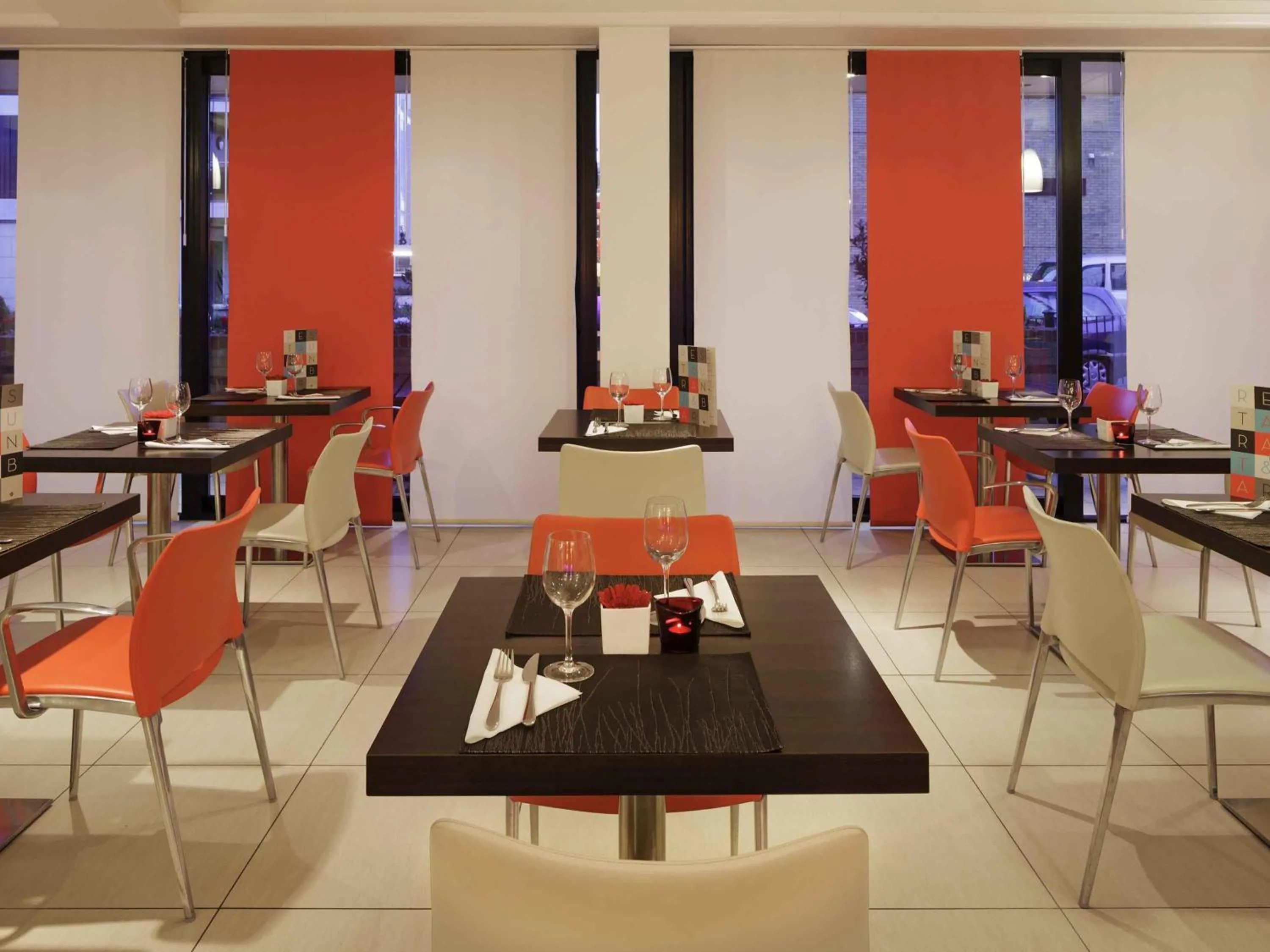 Restaurant/places to eat in ibis London Docklands Canary Wharf
